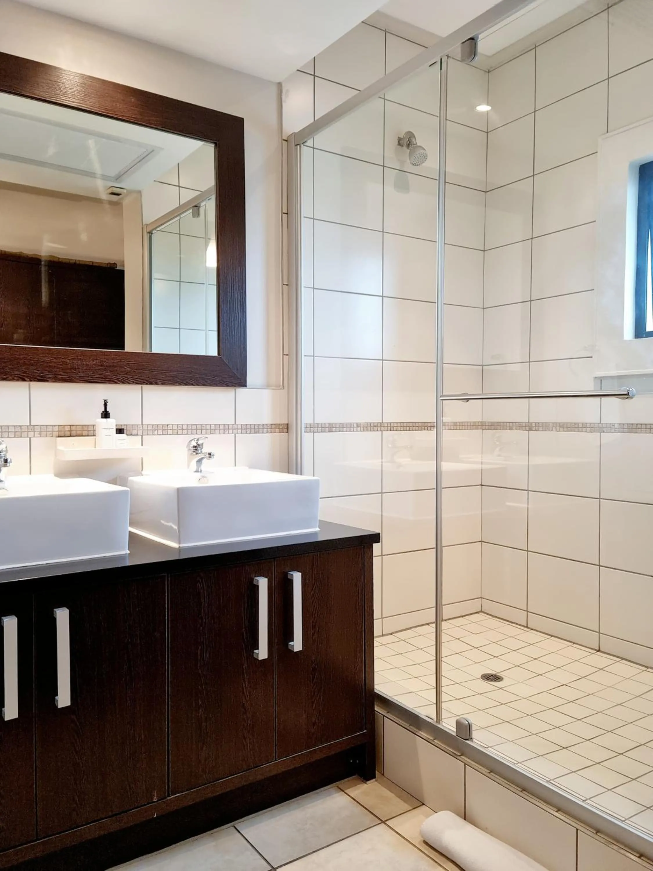 Shower in Manhattan by Smart City Stays