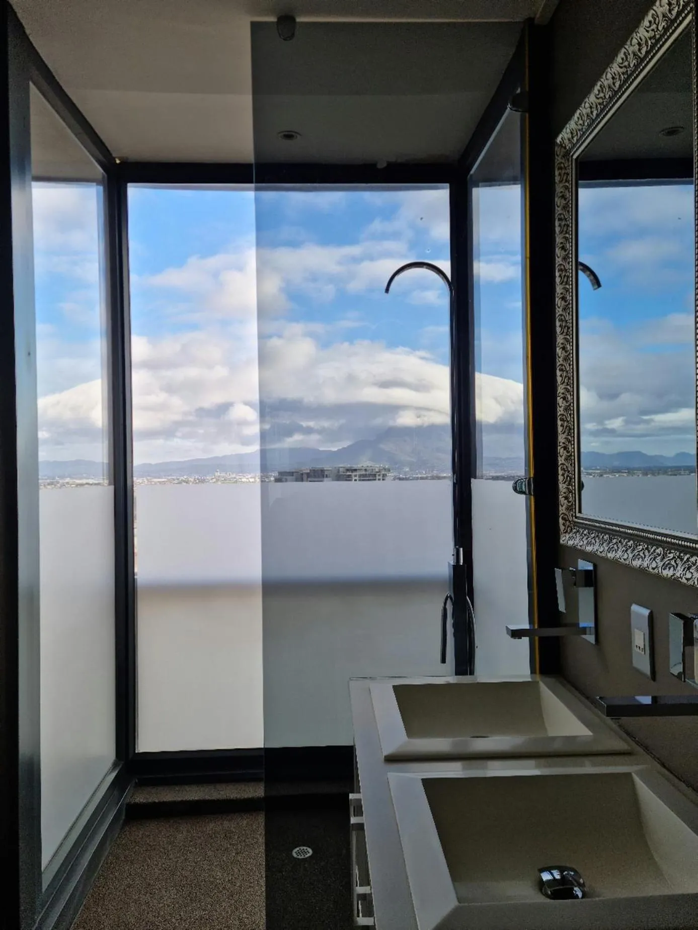 Bathroom in Manhattan by Smart City Stays