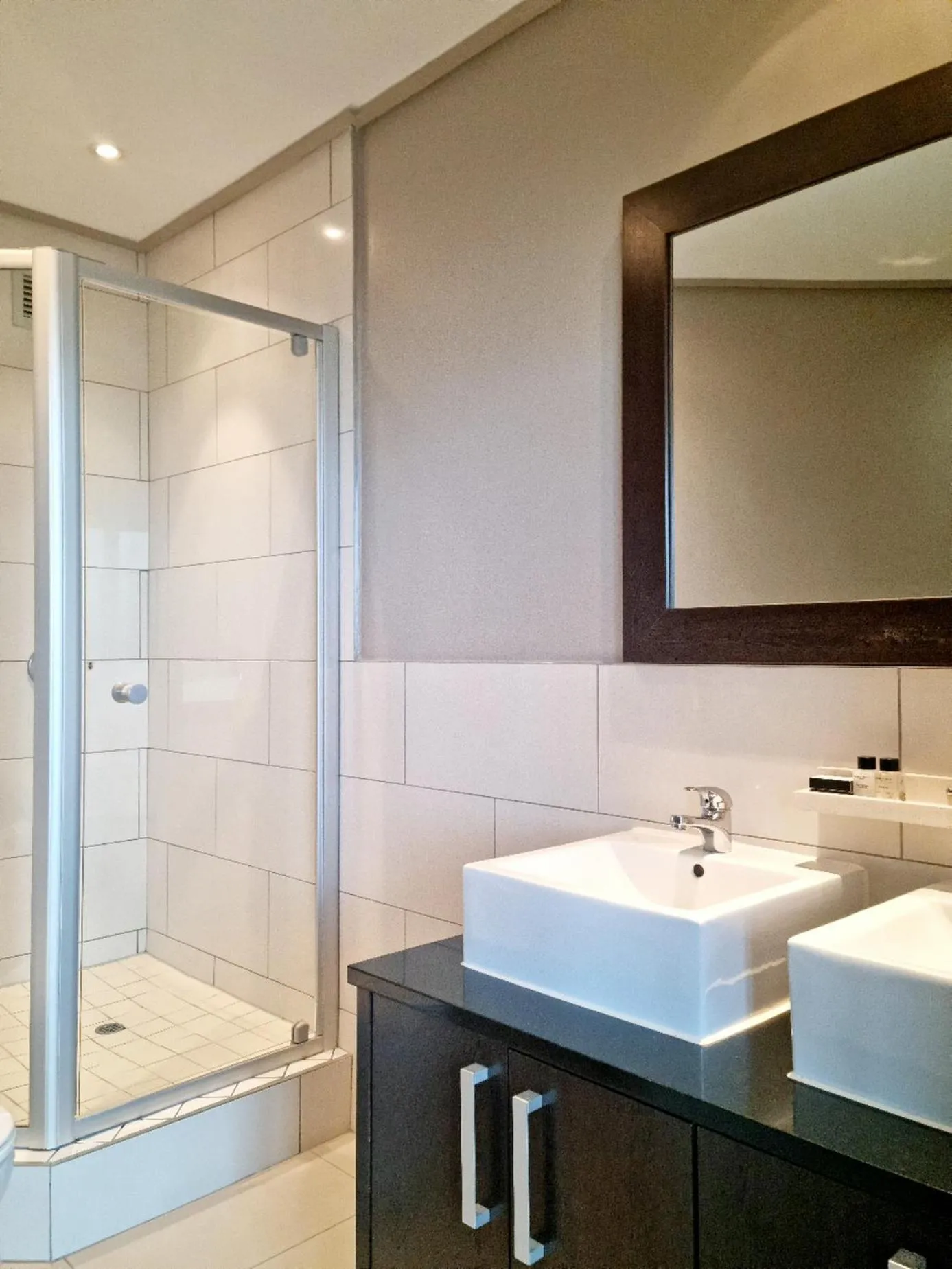 Shower in Manhattan by Smart City Stays
