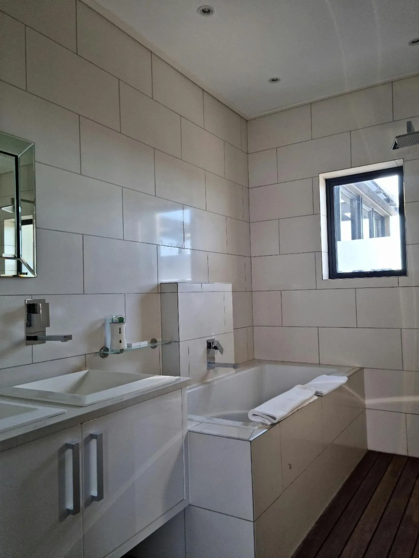 Bathroom in Manhattan by Smart City Stays