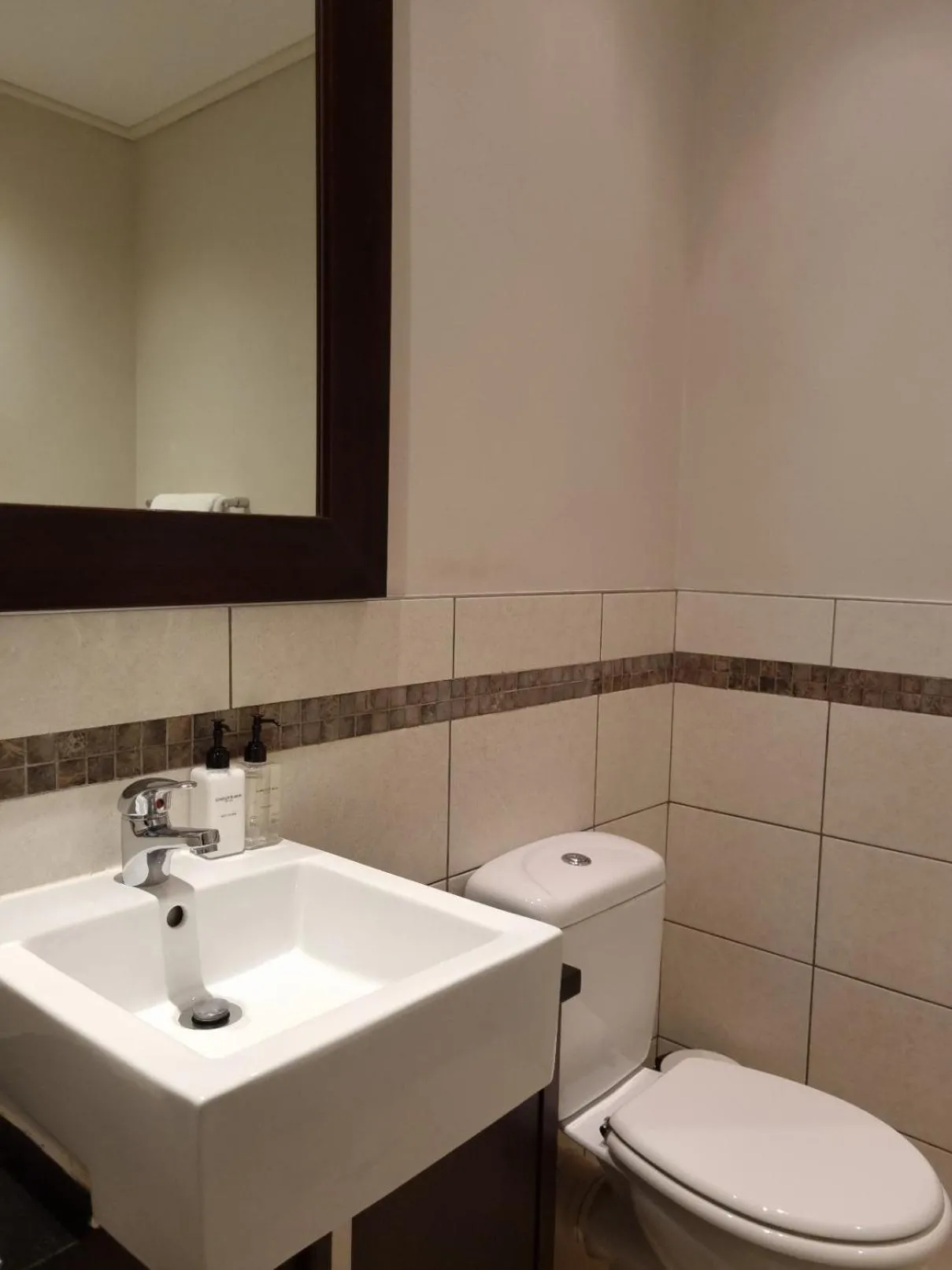 Toilet in Manhattan by Smart City Stays