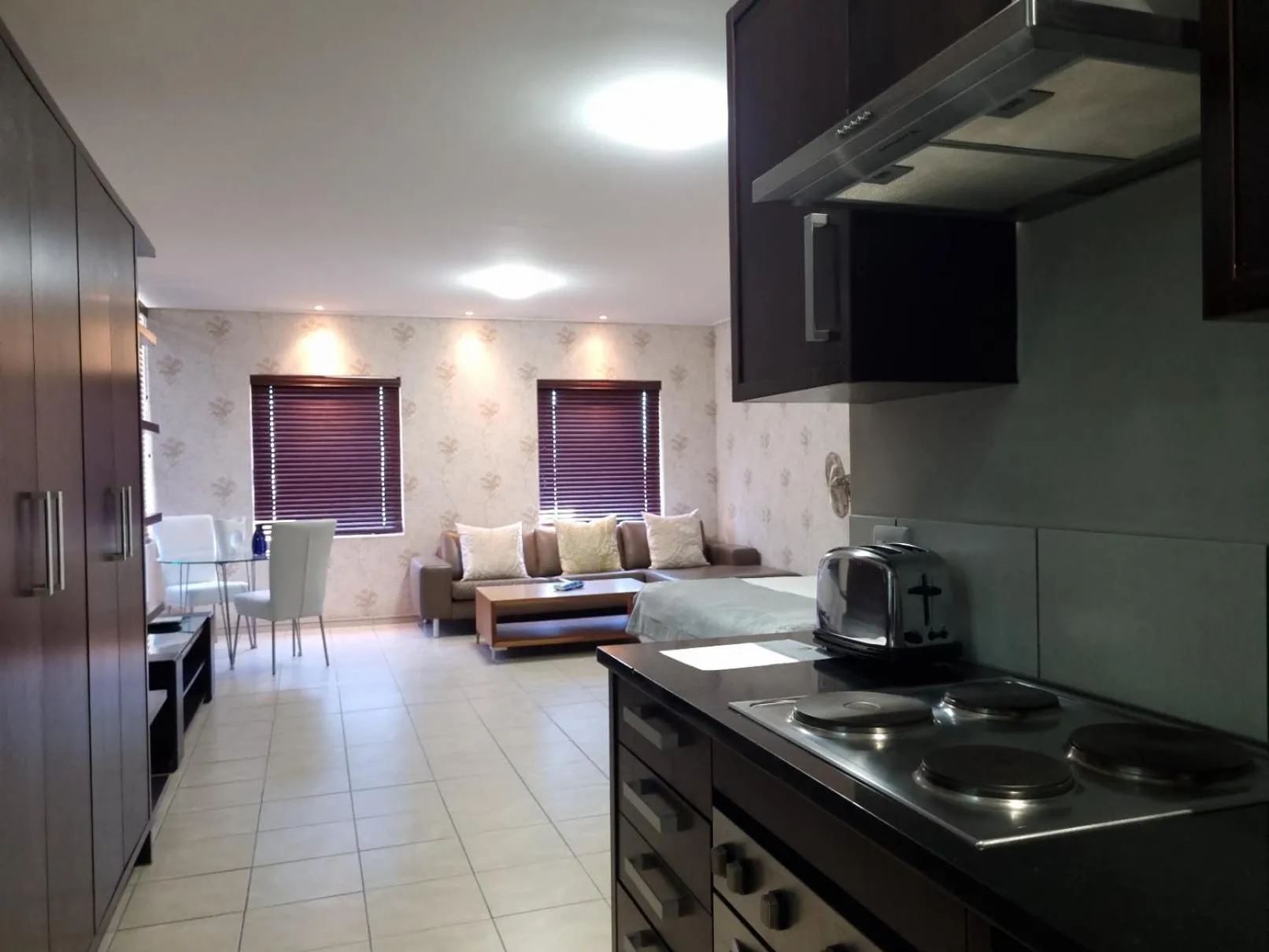 Kitchen or kitchenette in Manhattan by Smart City Stays