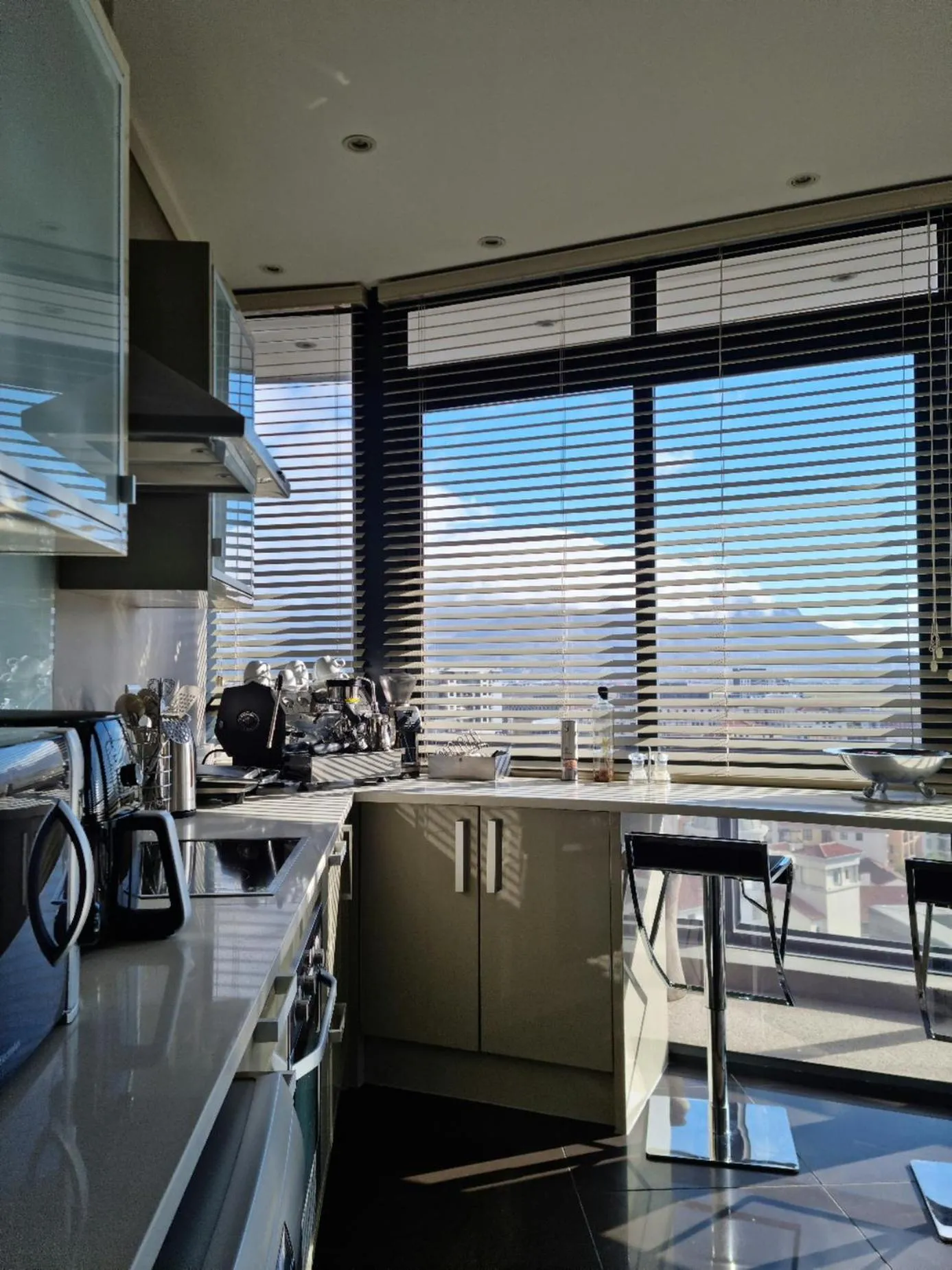 Kitchen or kitchenette in Manhattan by Smart City Stays