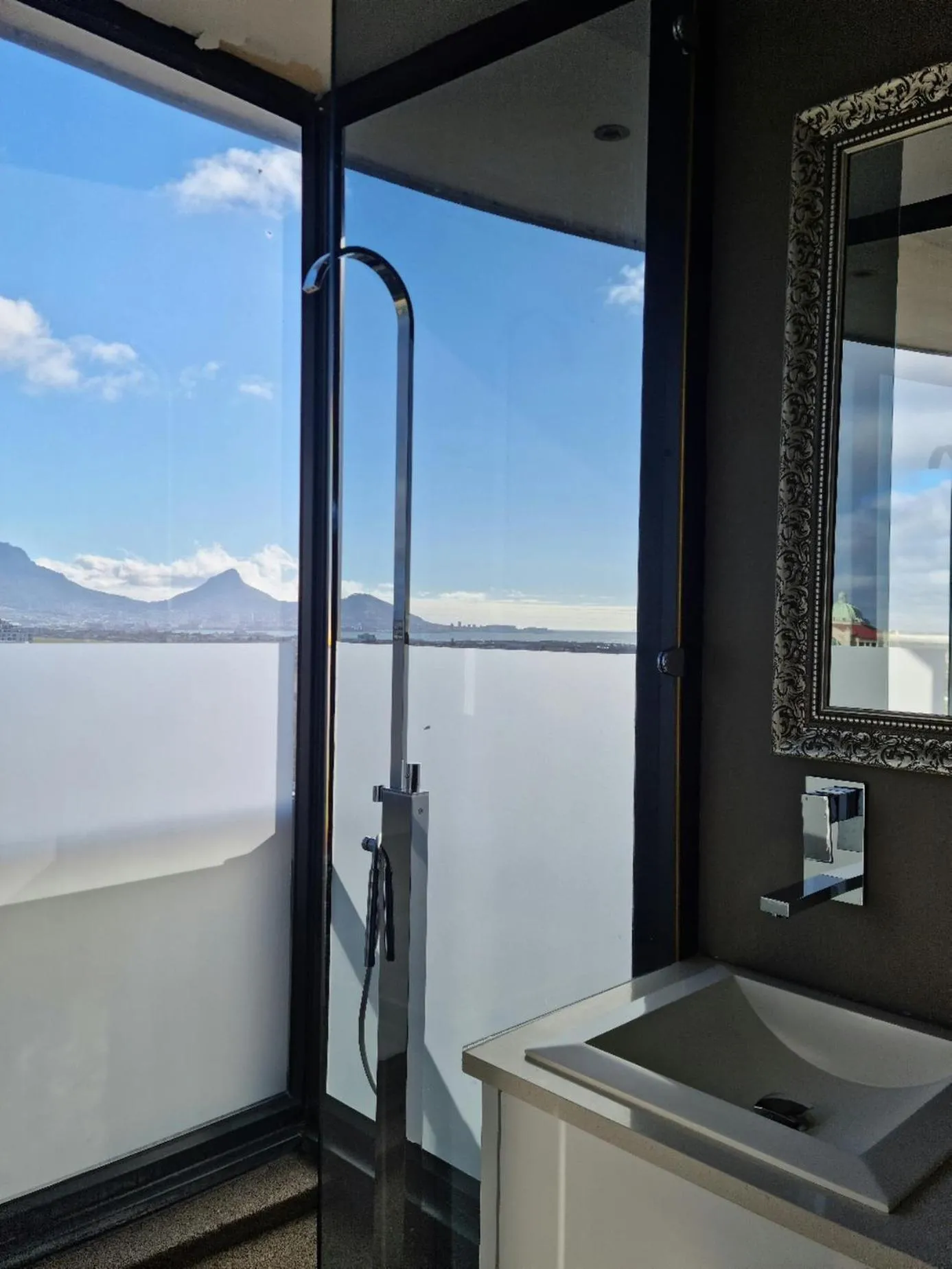 Bathroom in Manhattan by Smart City Stays