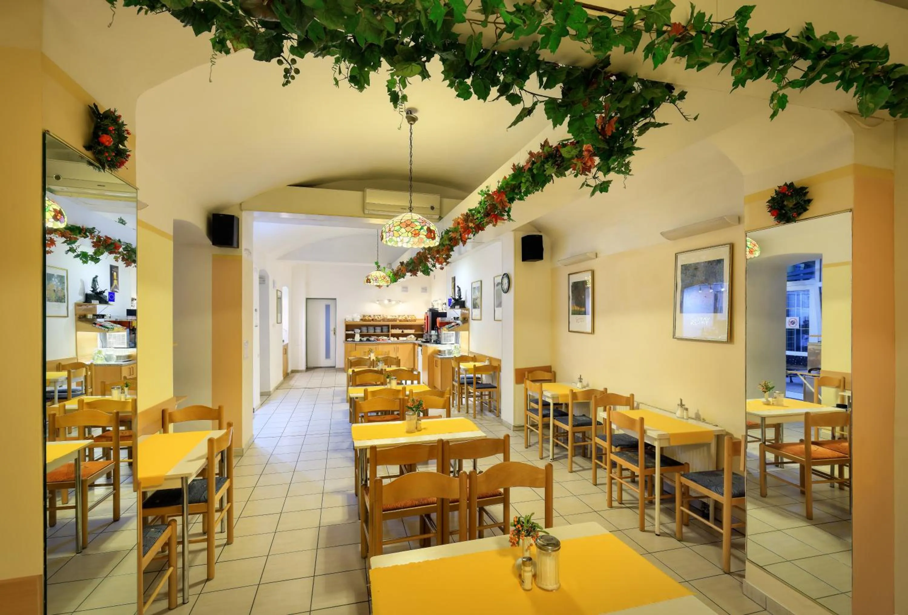 Breakfast in Hotel Golden City Garni