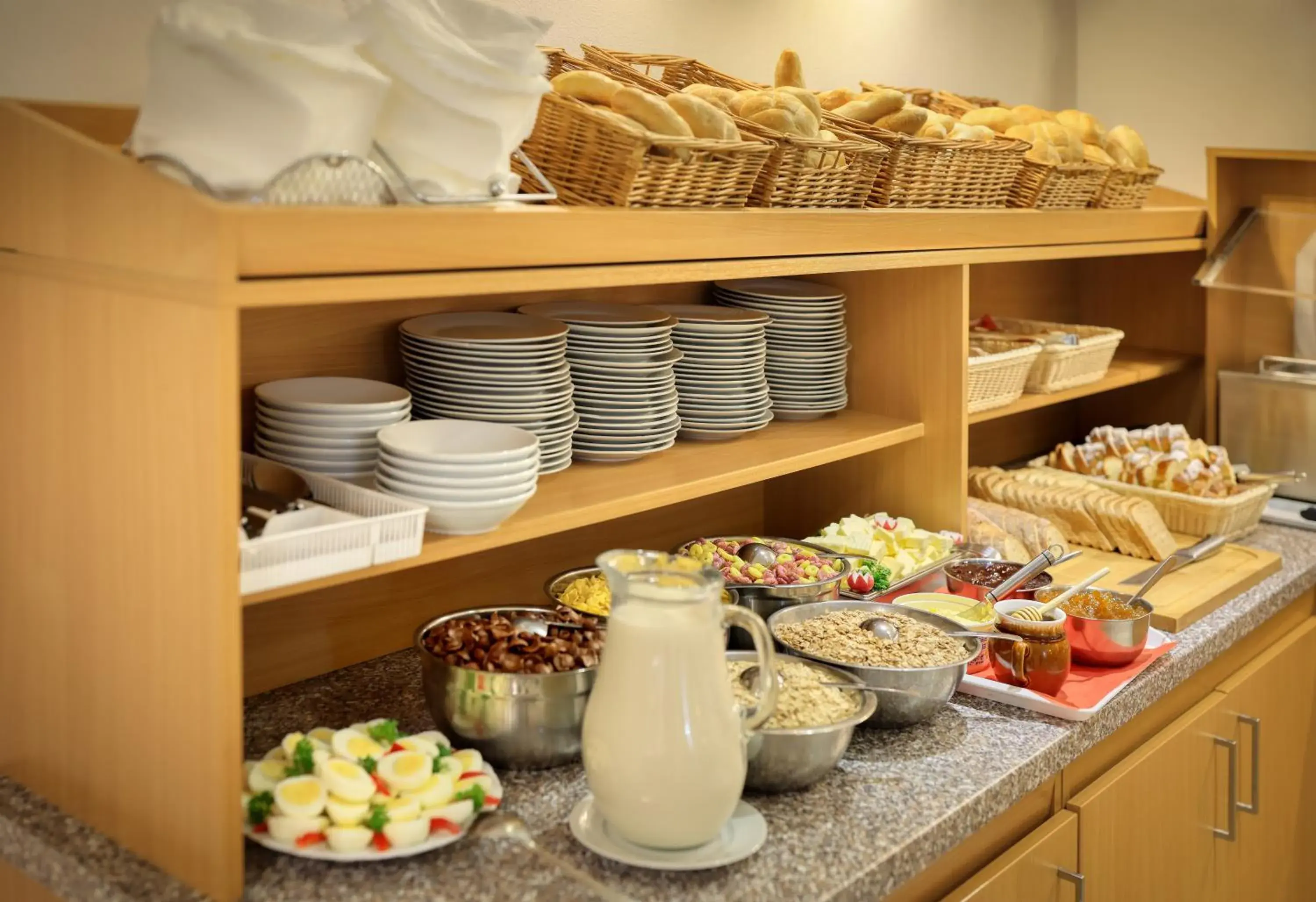 Breakfast in Hotel Golden City Garni Breakfast in Hotel Golden City Garni