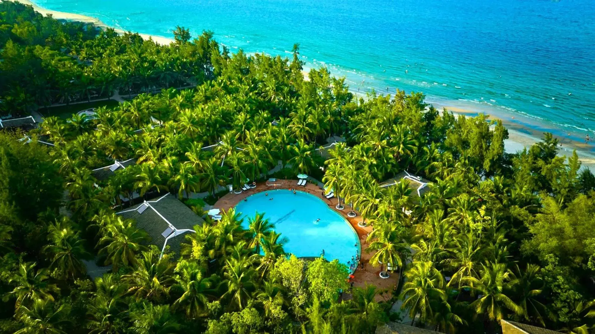Swimming pool in Lang Co Beach Resort Swimming pool in Lang Co Beach Resort