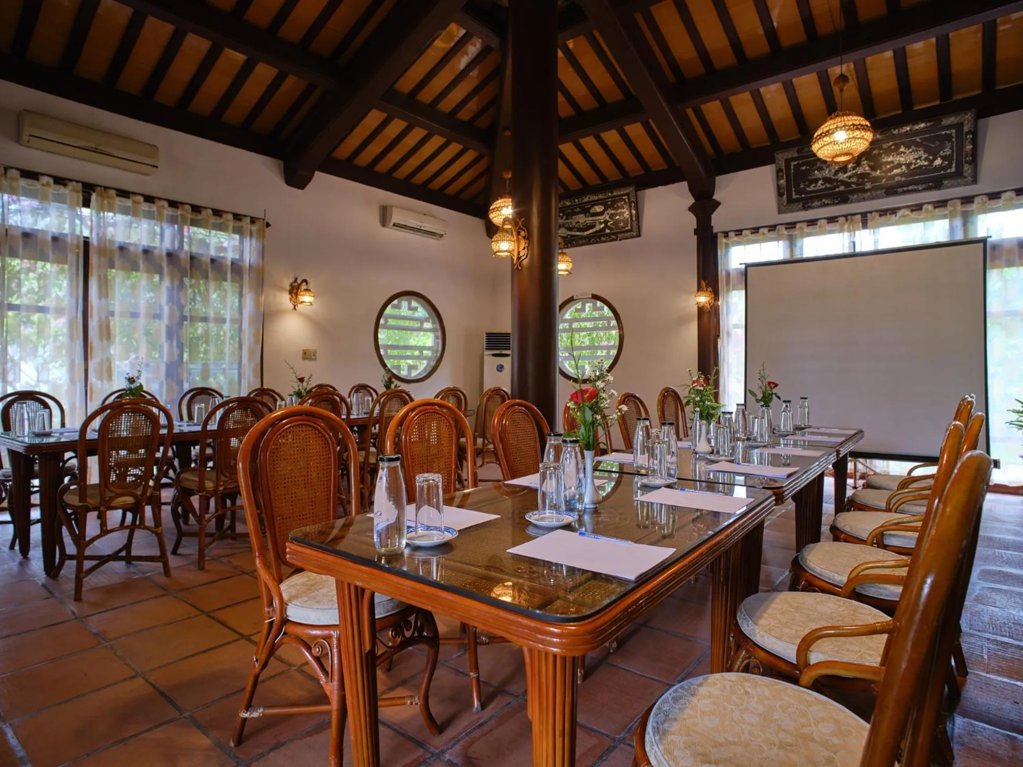 Restaurant/places to eat in Lang Co Beach Resort