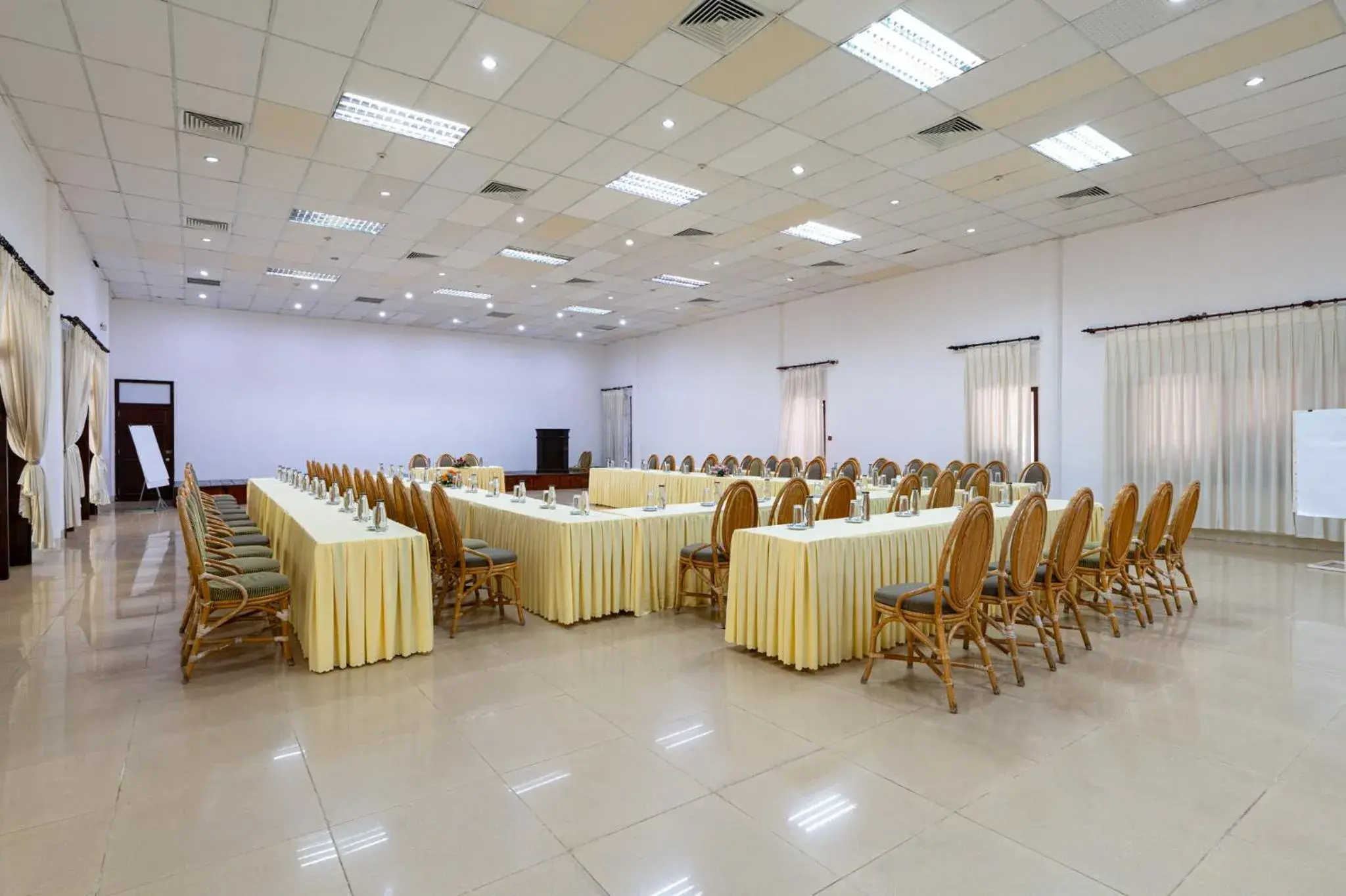 Restaurant/places to eat in Lang Co Beach Resort Restaurant/places to eat in Lang Co Beach Resort