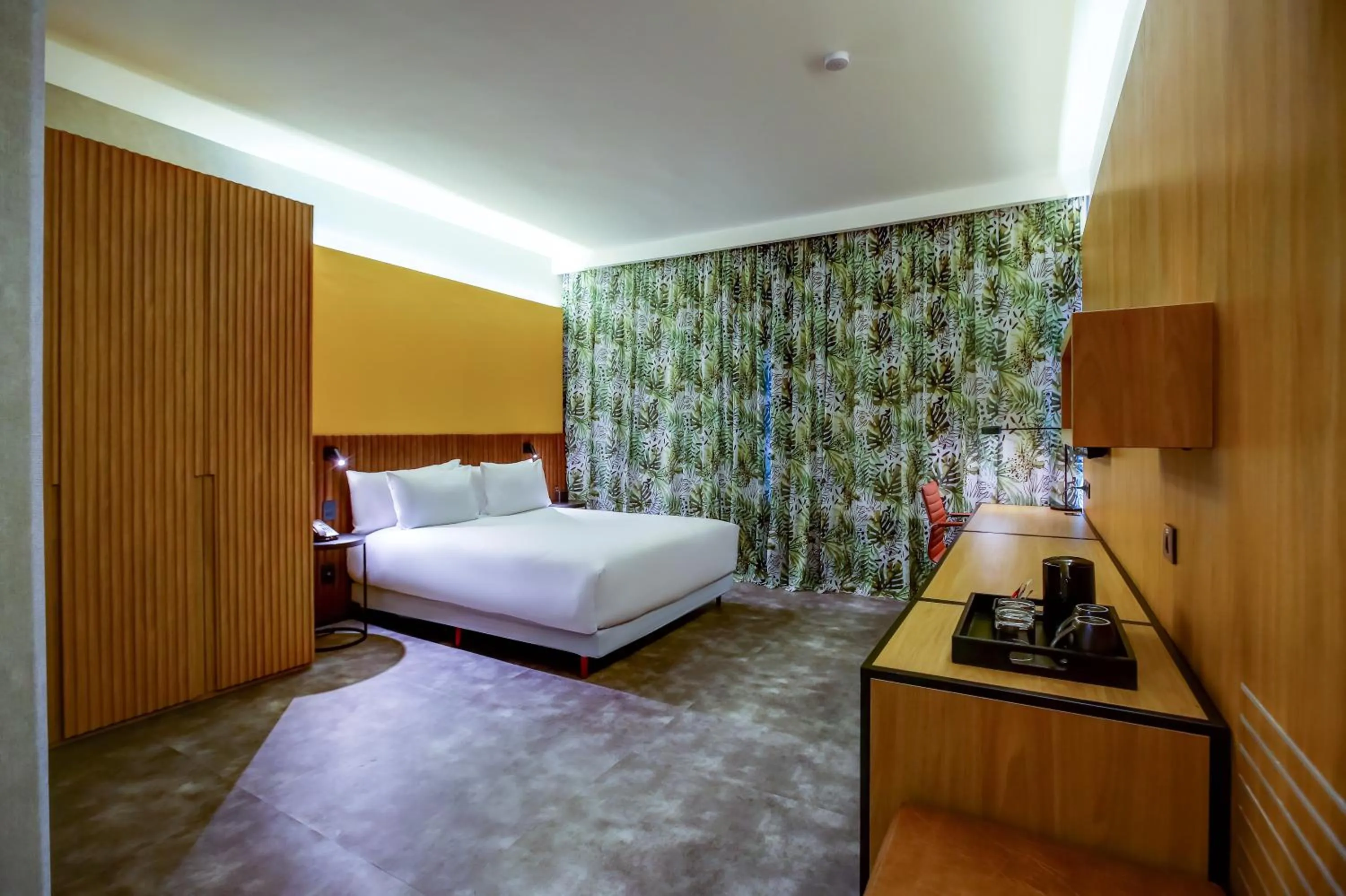 Bedroom, Bed in Hilton Garden Inn Rebouças