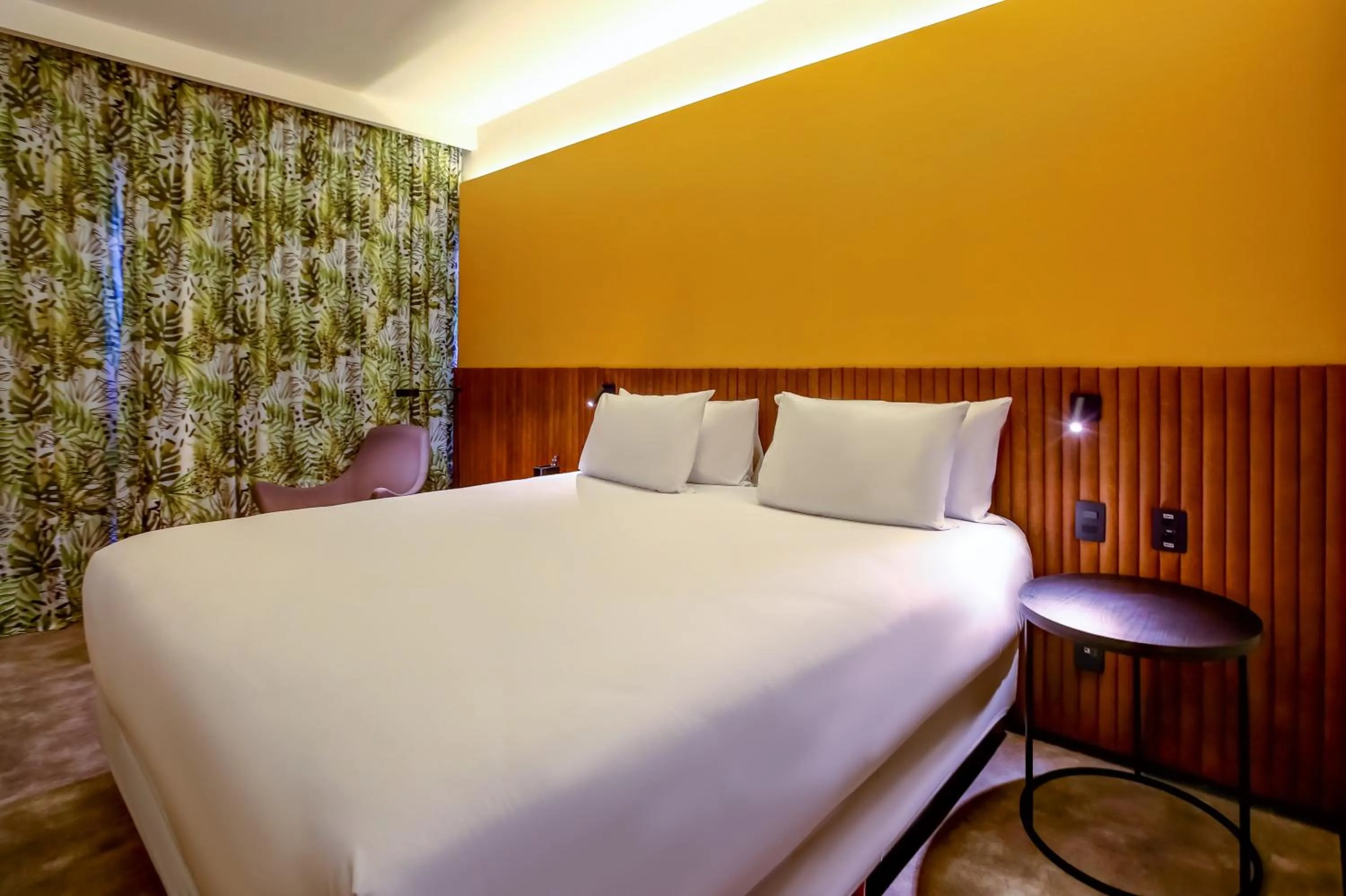 Bedroom, Bed in Hilton Garden Inn Rebouças