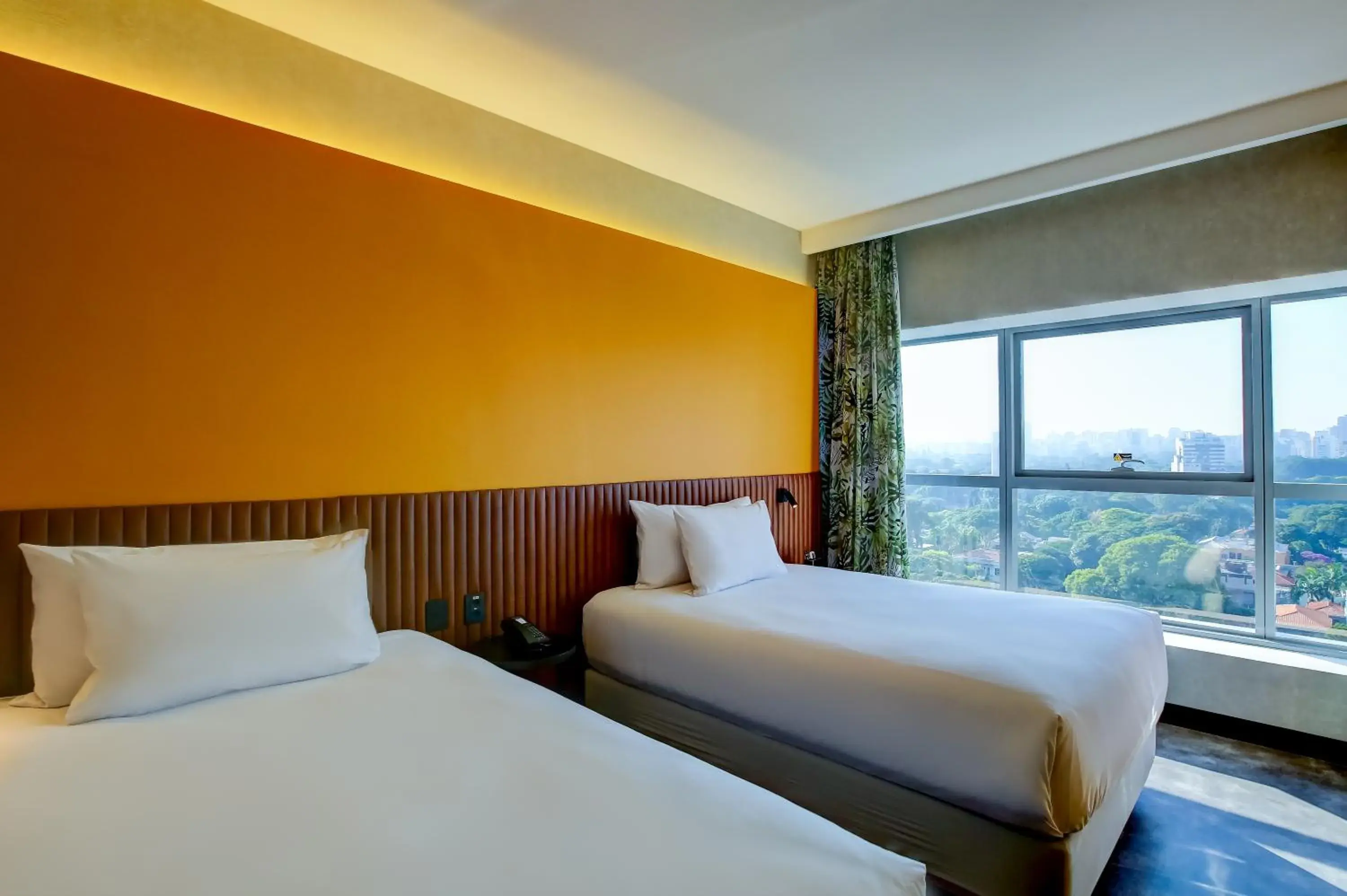 View (from property/room), Bed in Hilton Garden Inn Rebouças View (from property/room), Bed in Hilton Garden Inn Rebouças