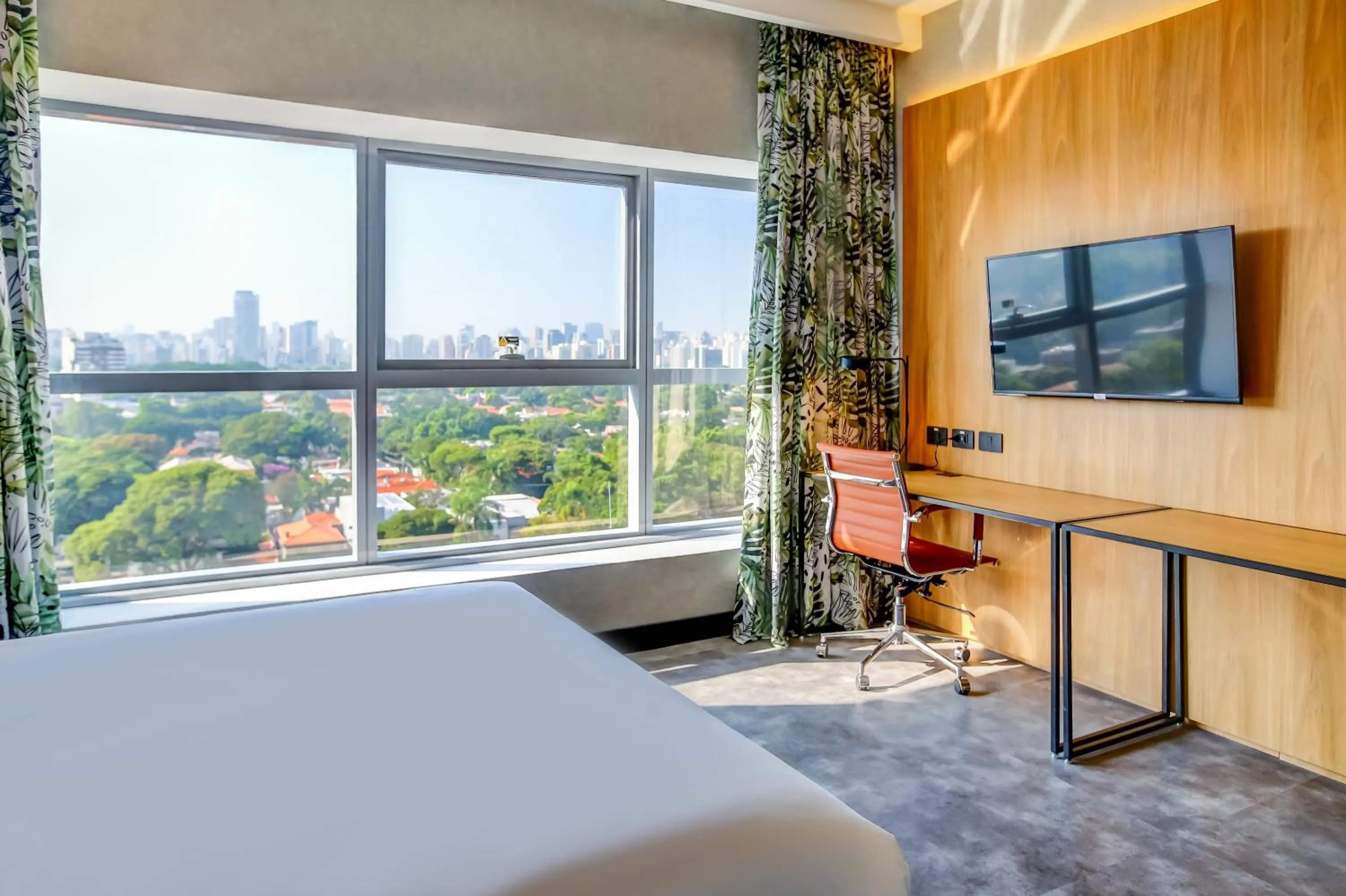 View (from property/room), Bed in Hilton Garden Inn Rebouças