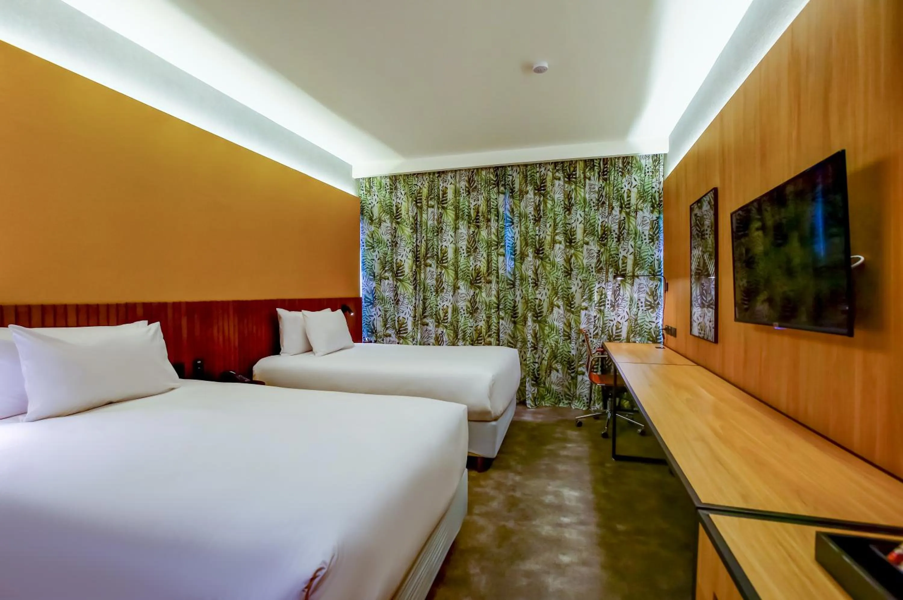 Bedroom, Bed in Hilton Garden Inn Rebouças