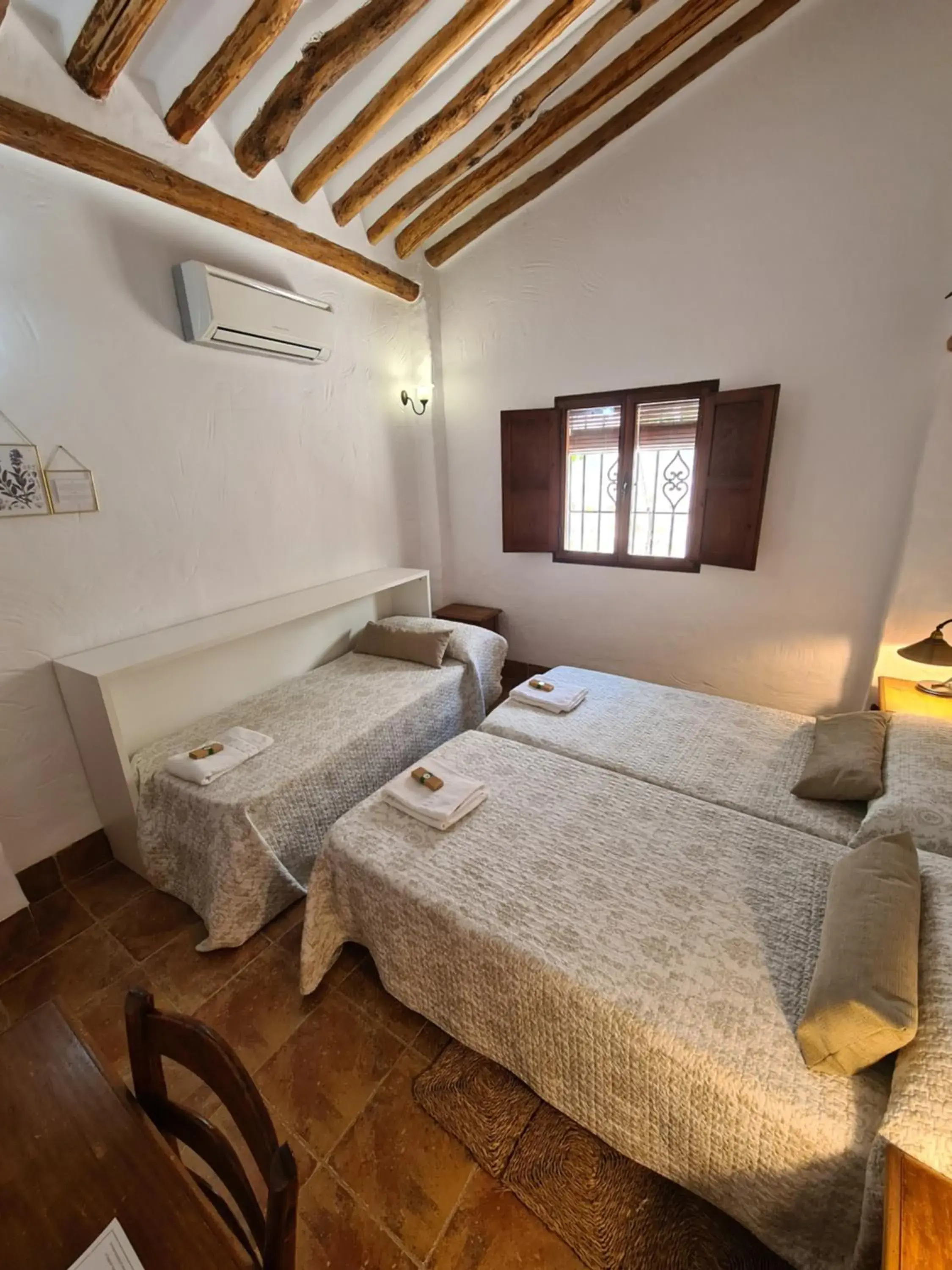 Triple Room with Private Bathroom - single occupancy in La Posada Amena Triple Room with Private Bathroom - single occupancy in La Posada Amena