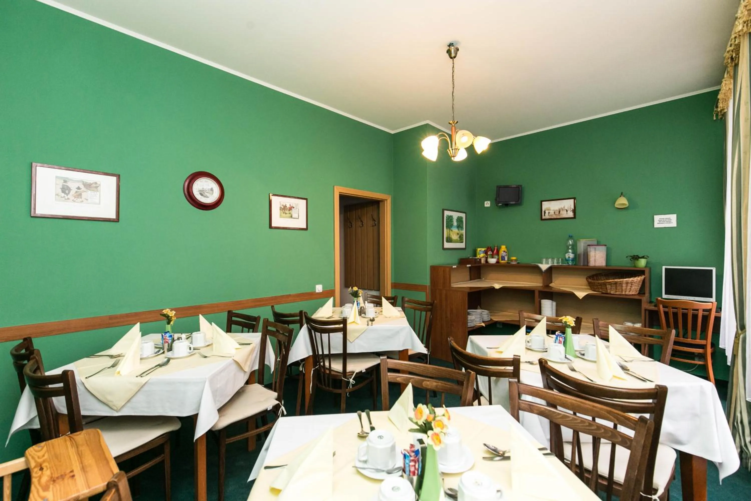 Dining area in Hotel Boston