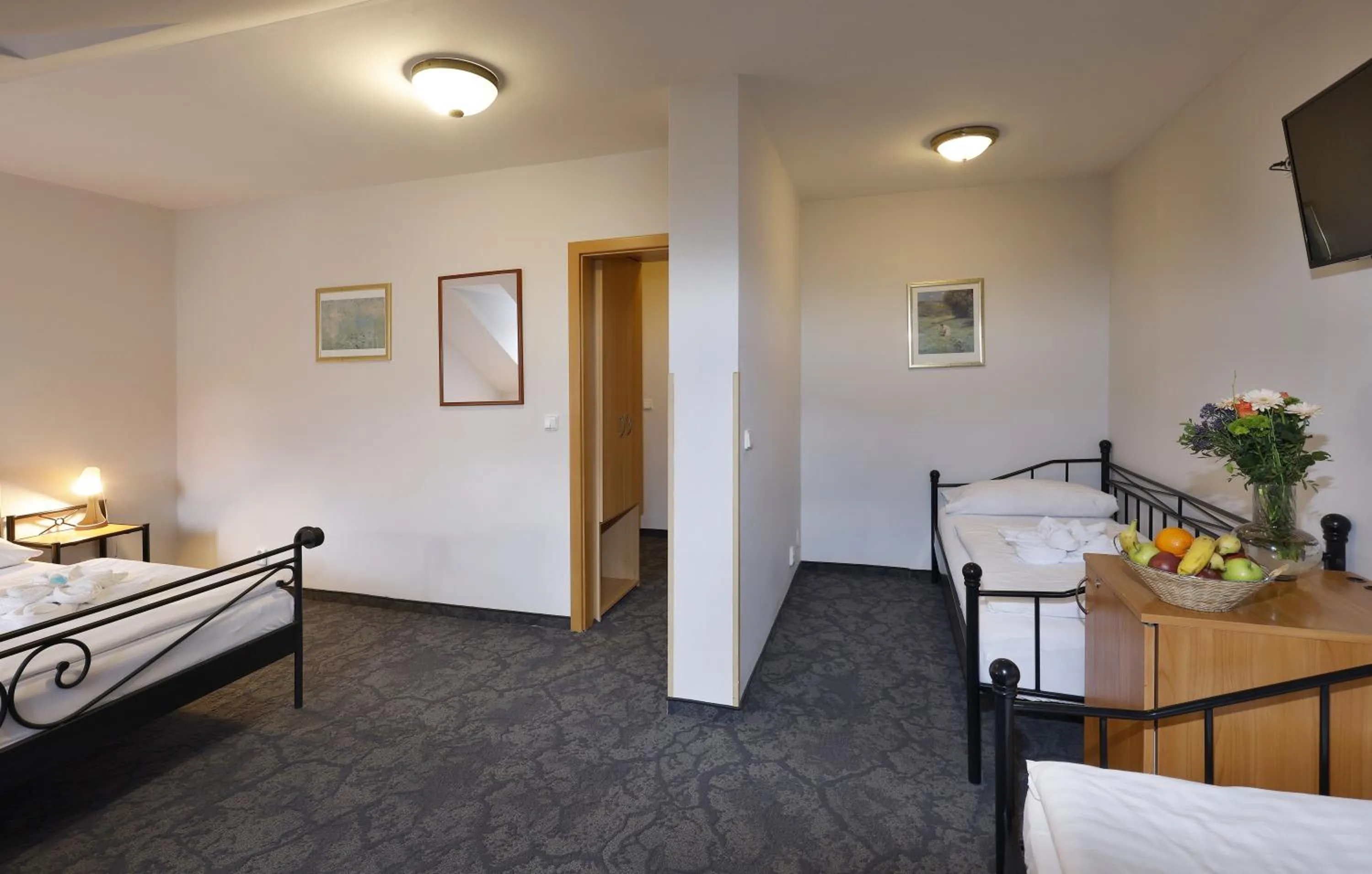 Photo of the whole room, Bed in Hotel Boston