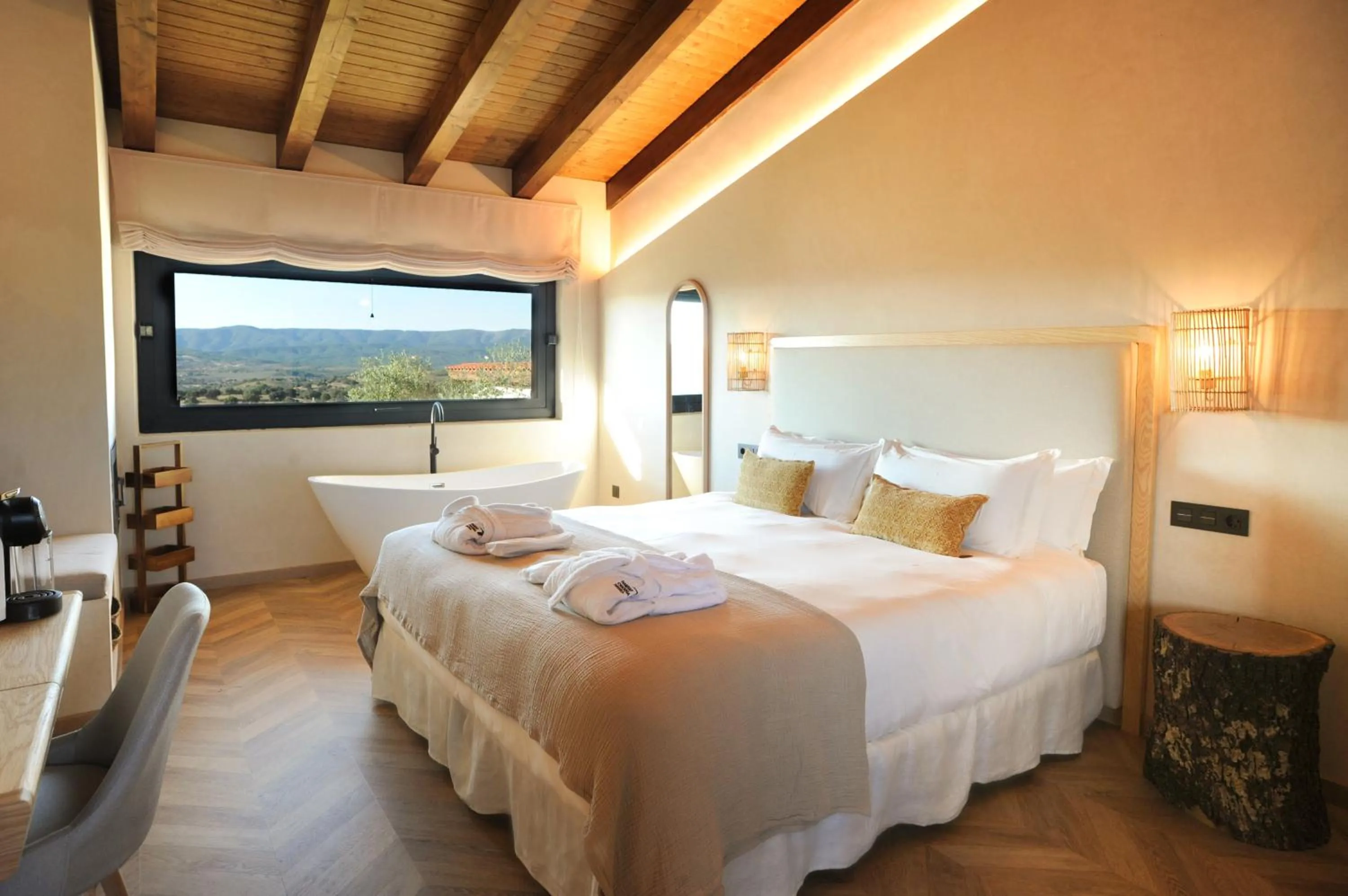 Photo of the whole room, Bed in Hábitat Cigüeña Negra