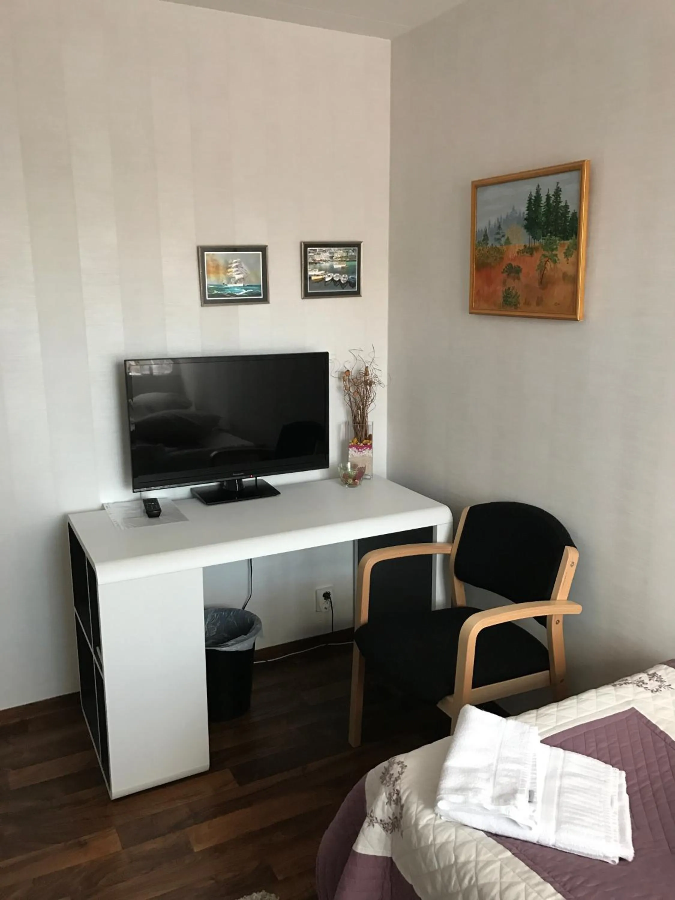 Decorative detail, Bed in Hedemora Logi