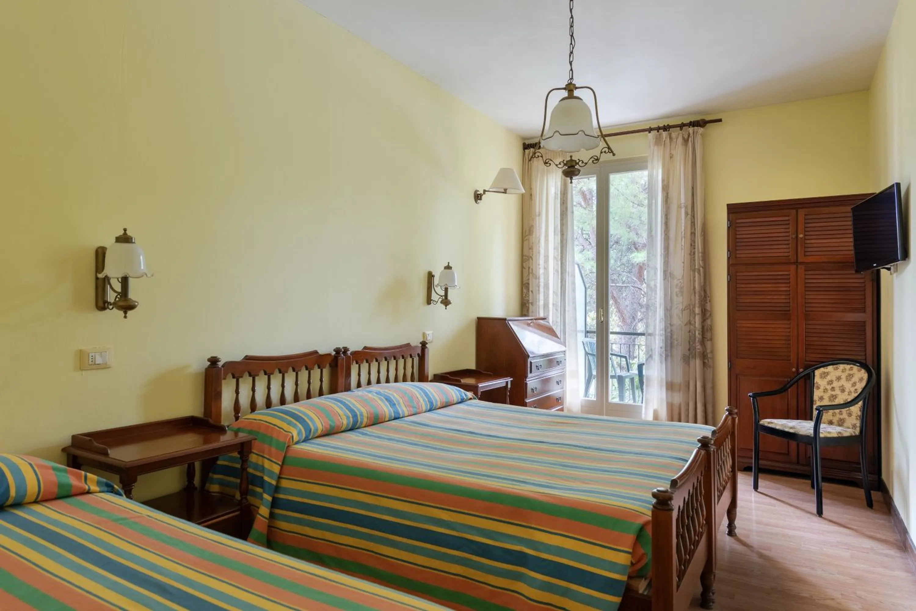 Photo of the whole room, Bed in Hotel Palme & Suite