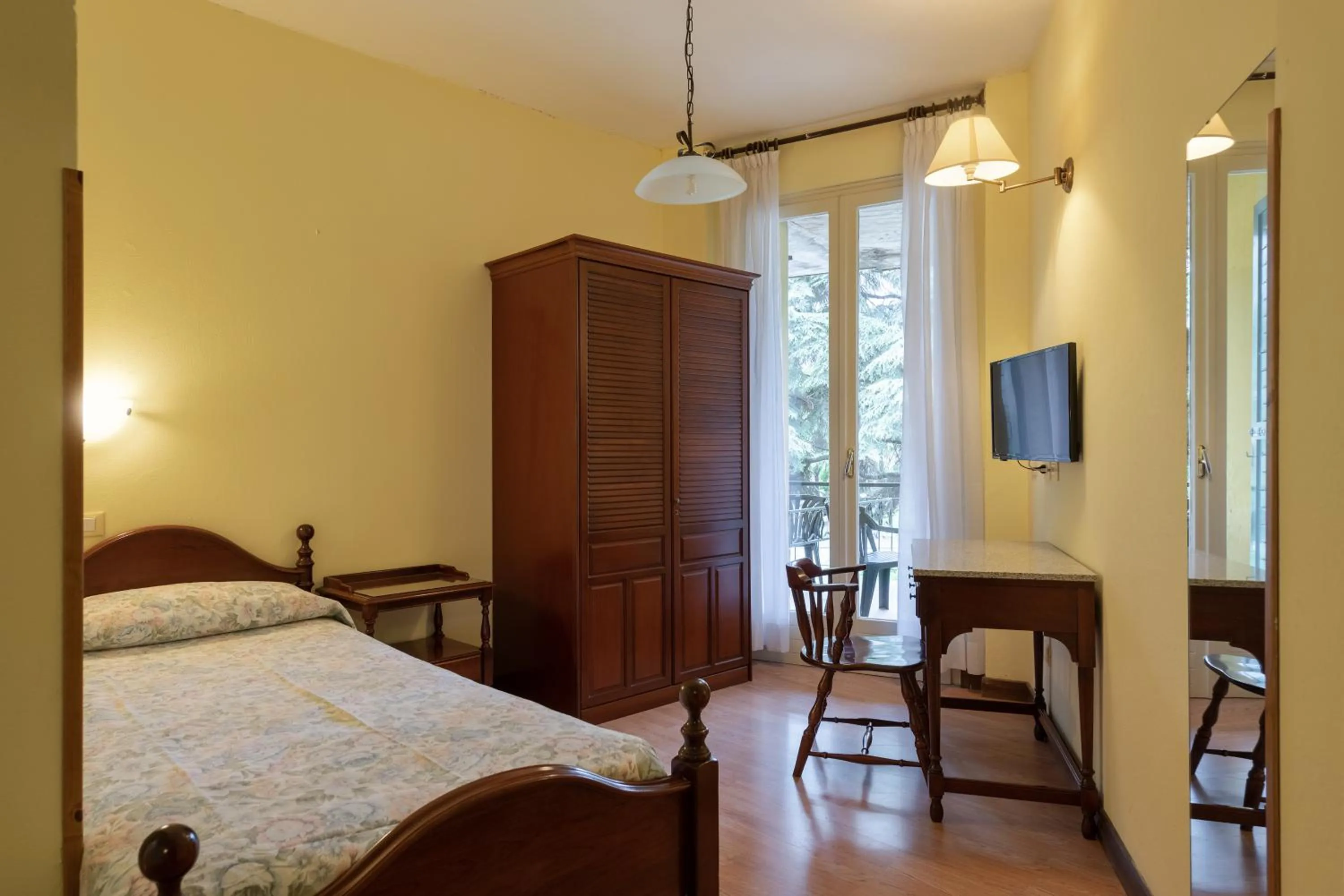 Photo of the whole room, Bed in Hotel Palme & Suite