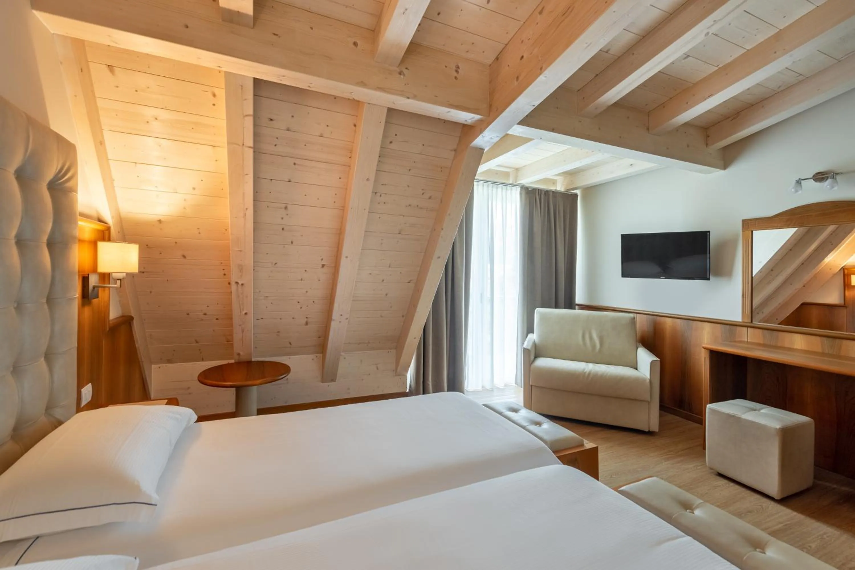 Photo of the whole room, Bed in Hotel Palme & Suite