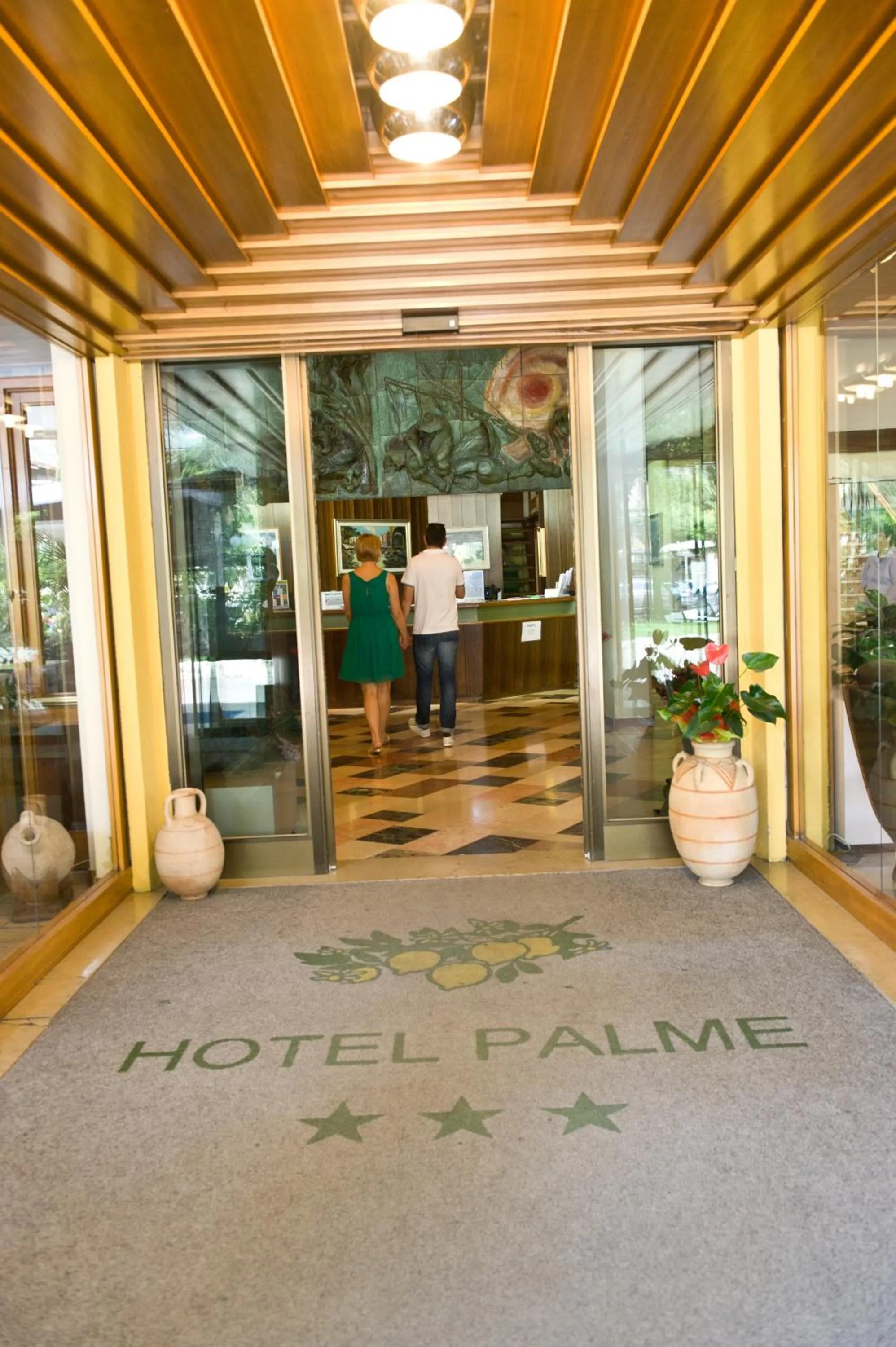 Facade/entrance in Hotel Palme & Suite