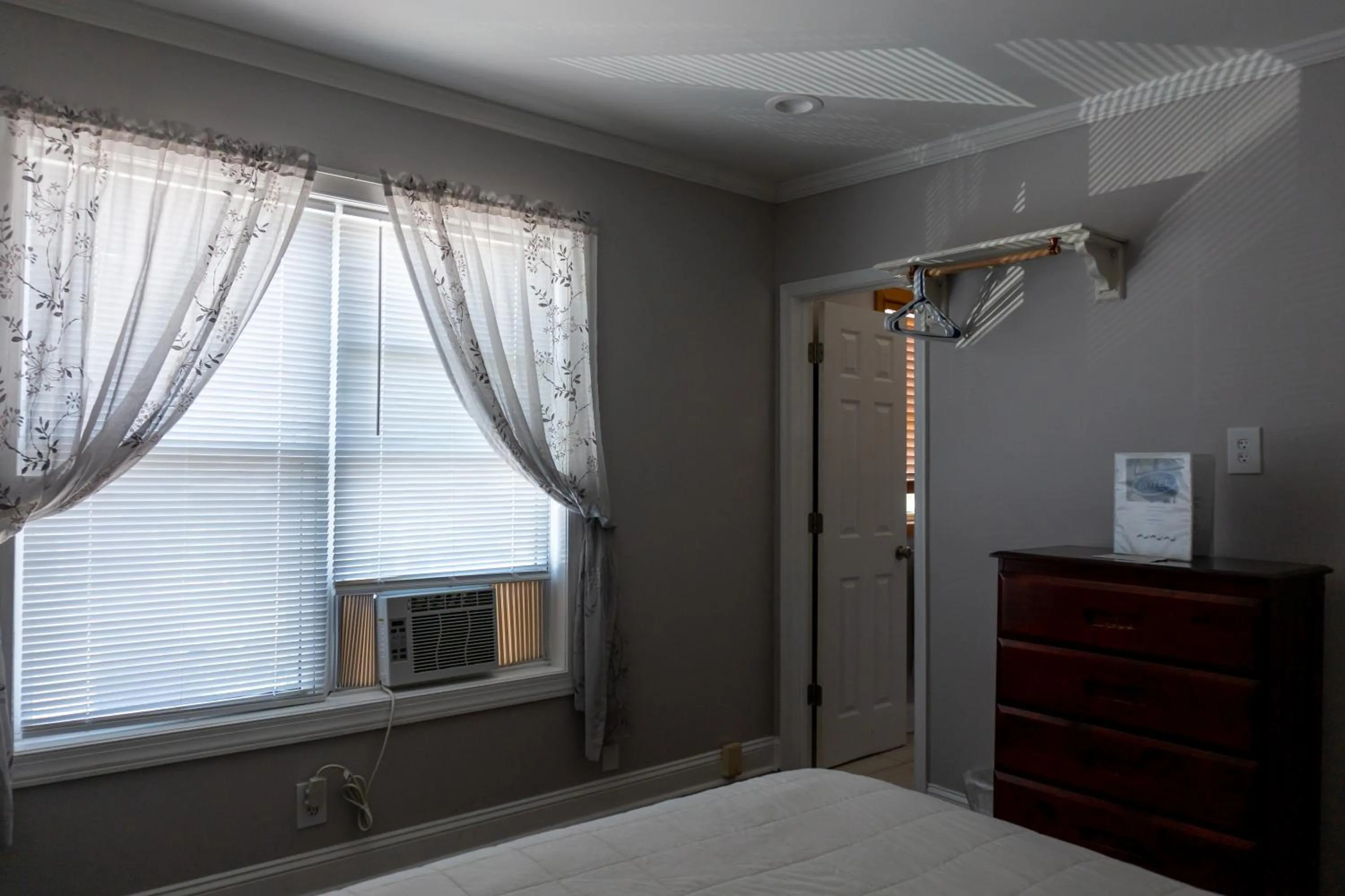 Bedroom, Bed in Beach Walk Hotel
