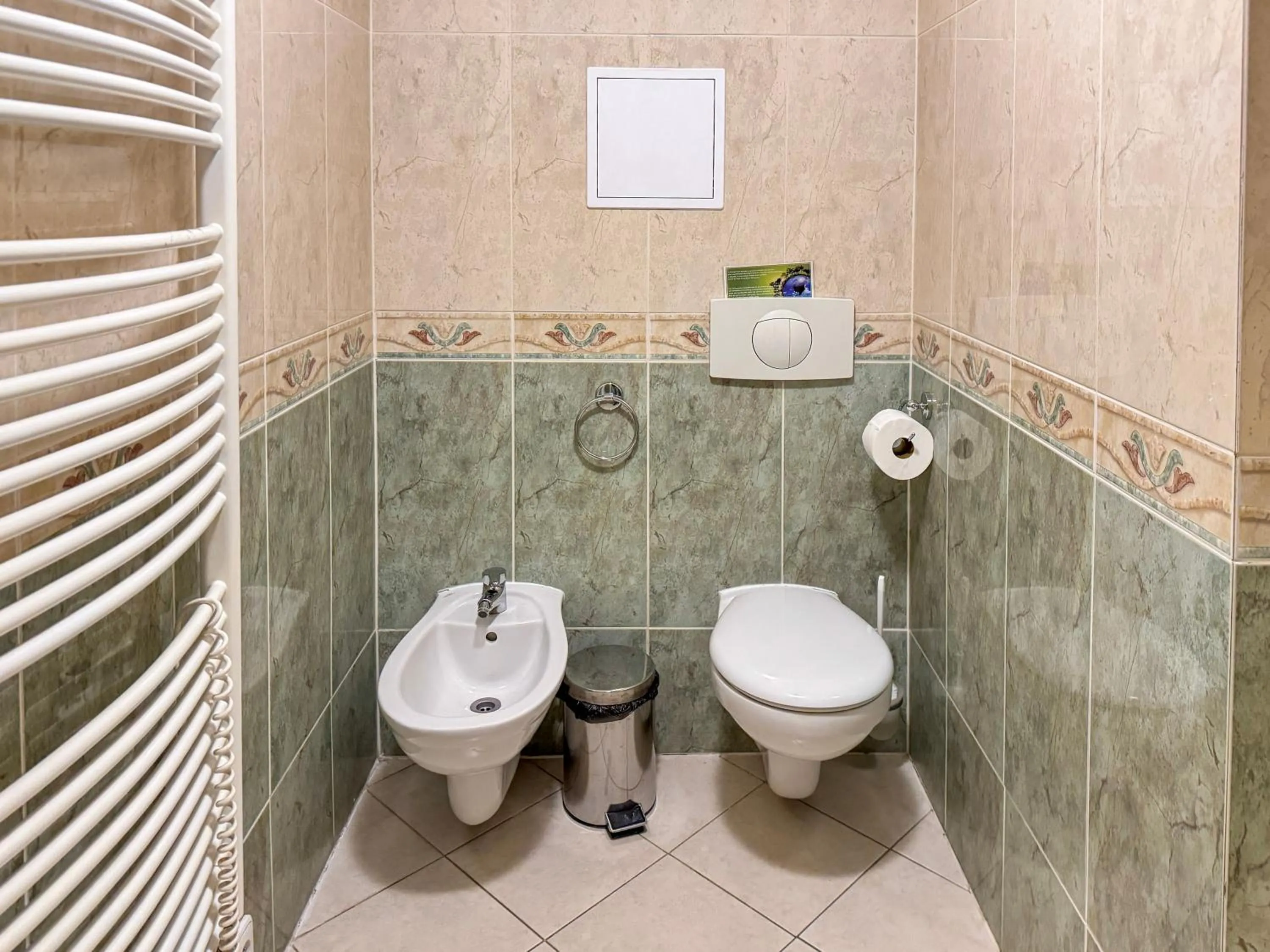 Toilet in Residence Romanza