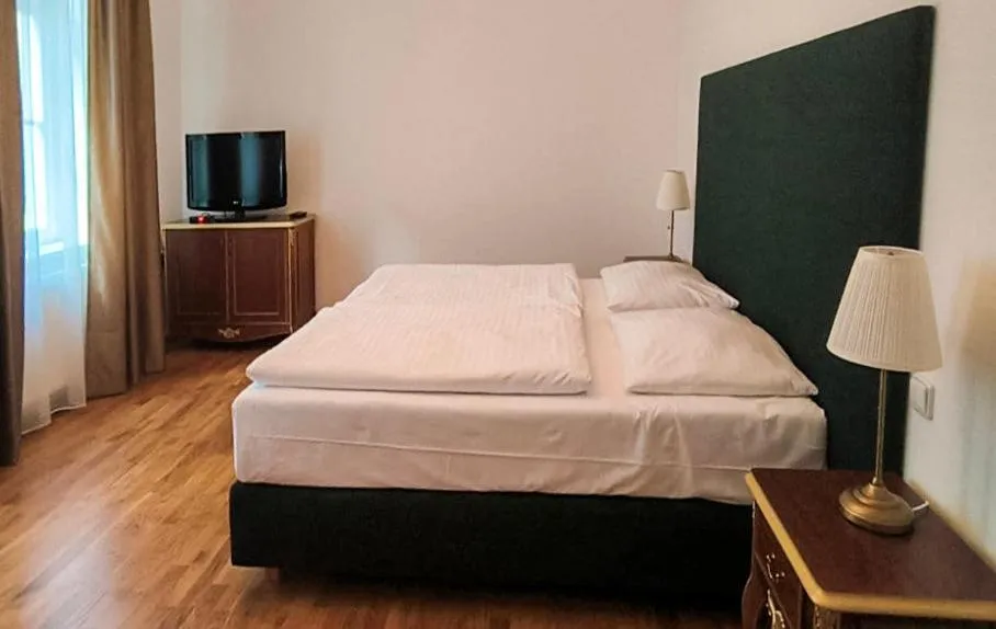 Bed in Residence Romanza