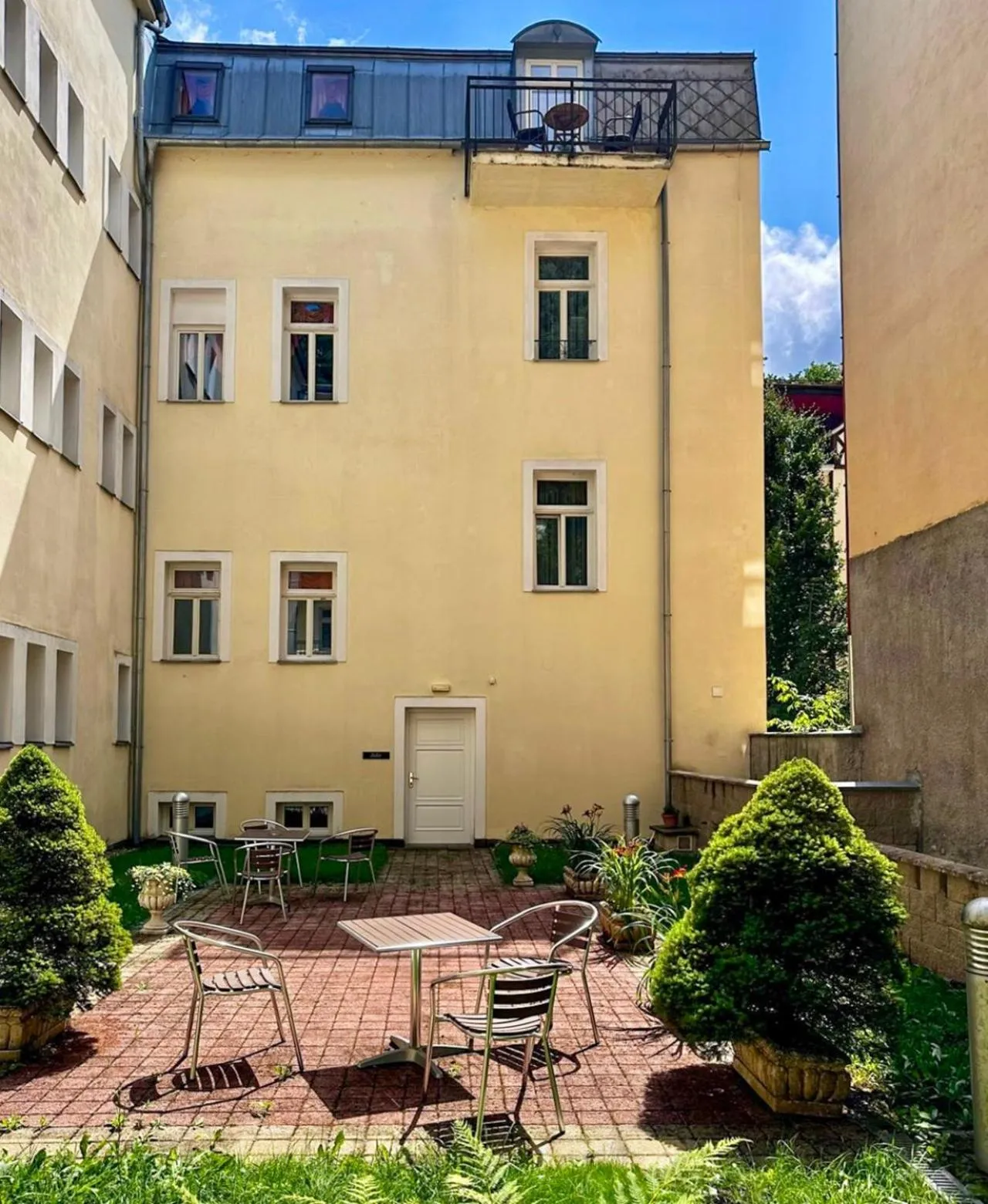 Garden in Residence Romanza