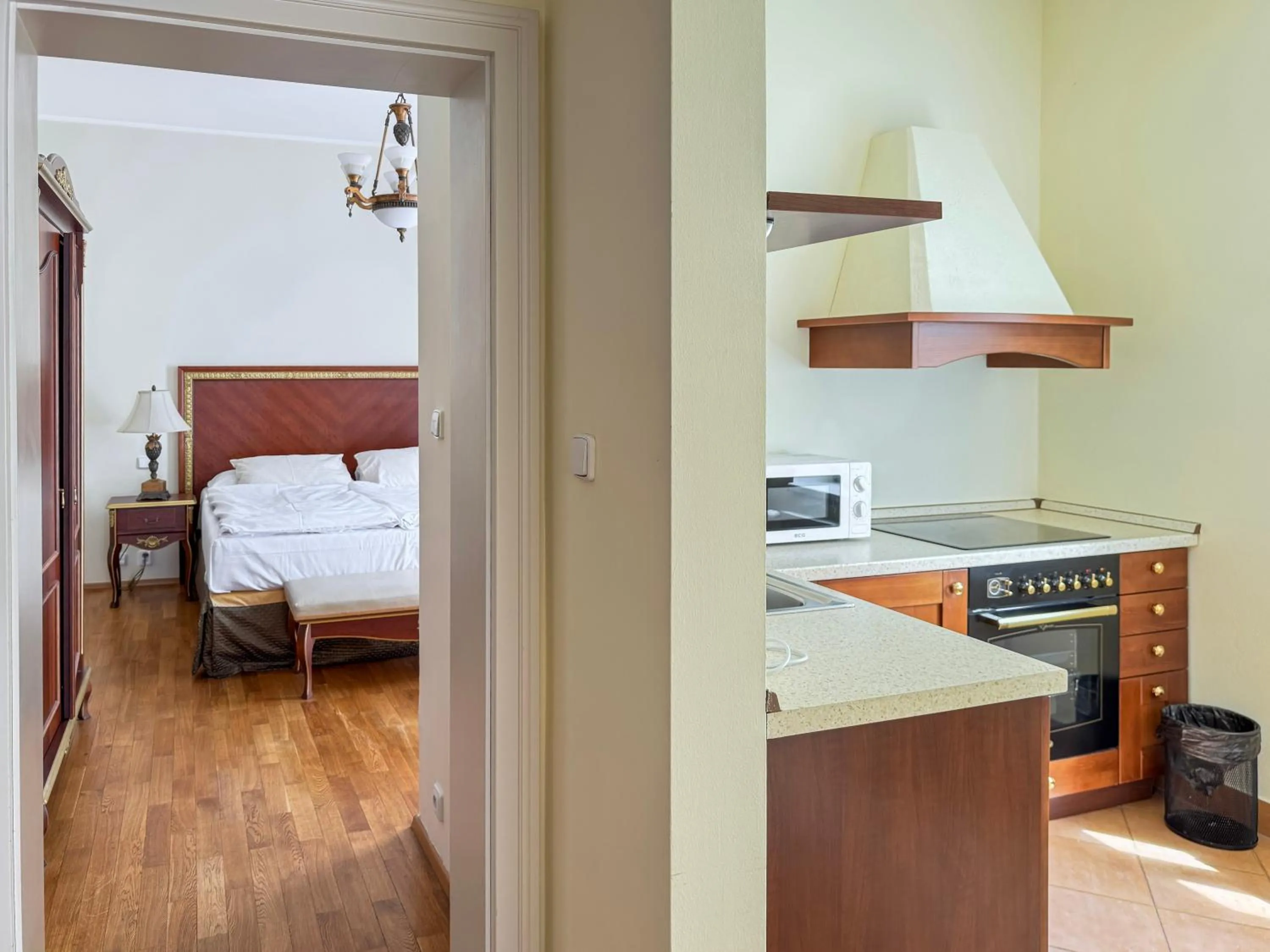 Dining area, Bed in Residence Romanza