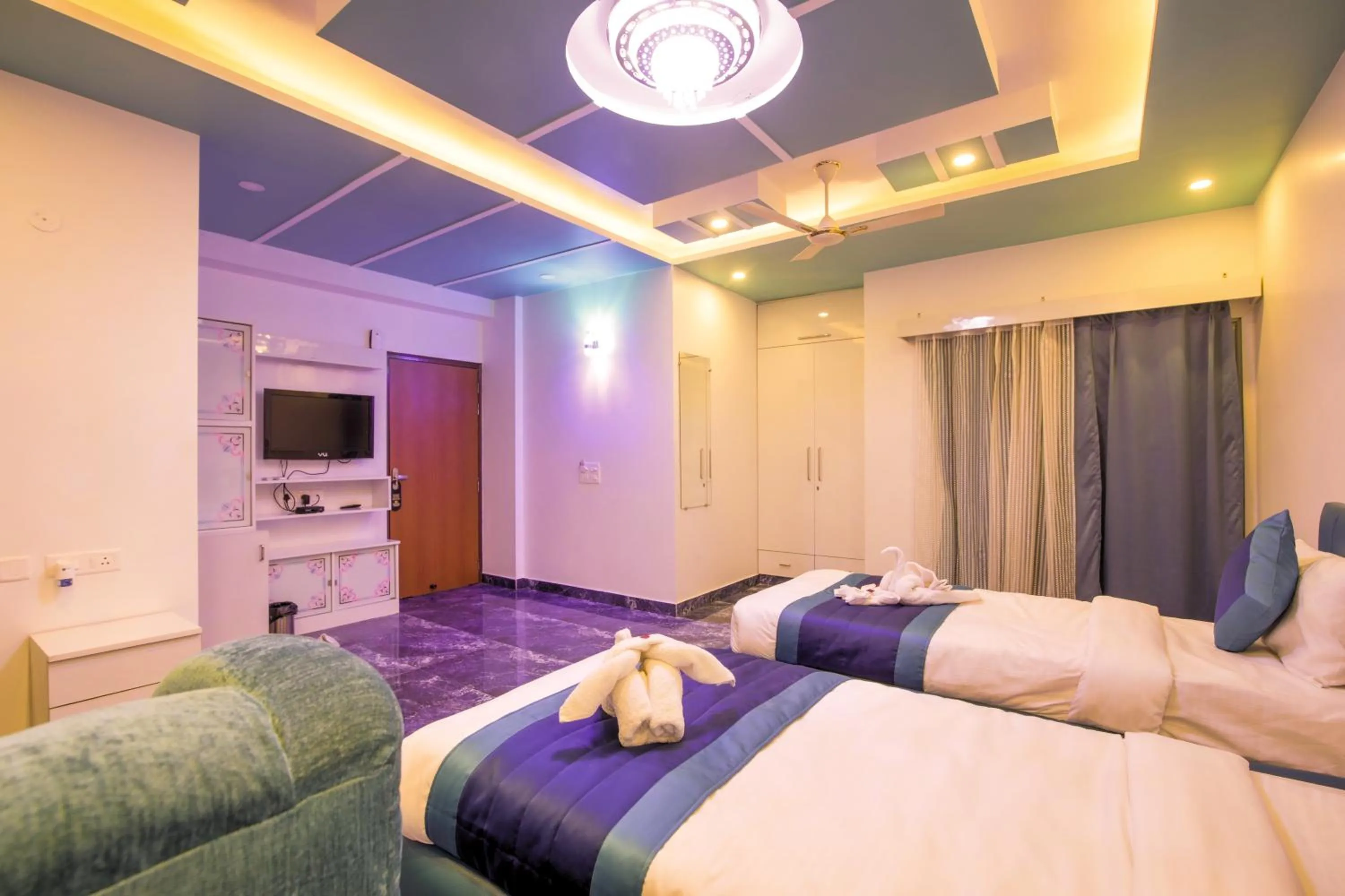 Steam room, Bed in Twin Towers