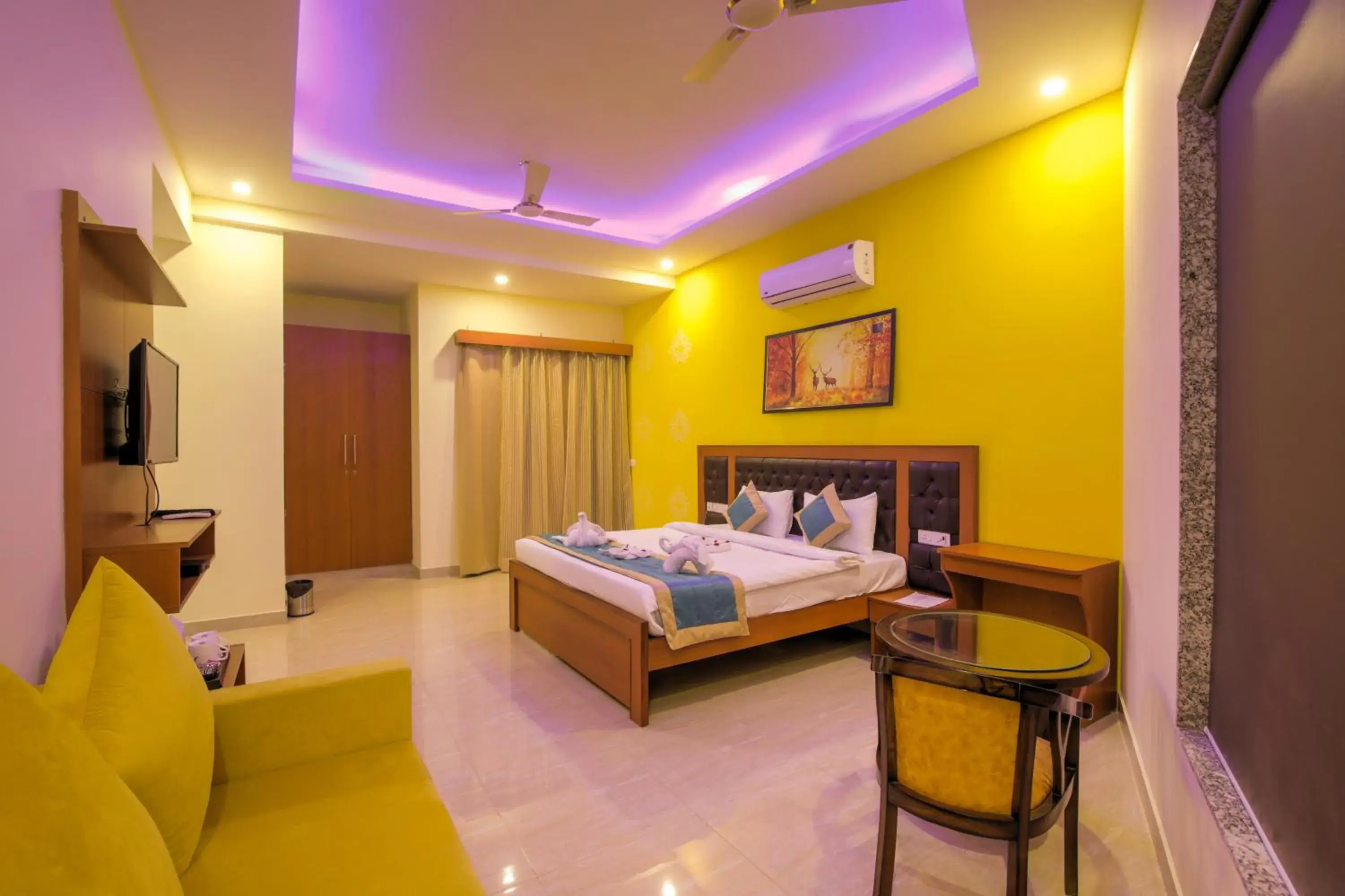 Superior King Room in Twin Towers Superior King Room in Twin Towers