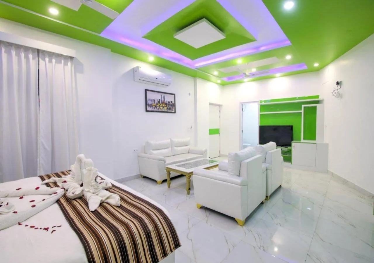 Bedroom, Bed in Twin Towers