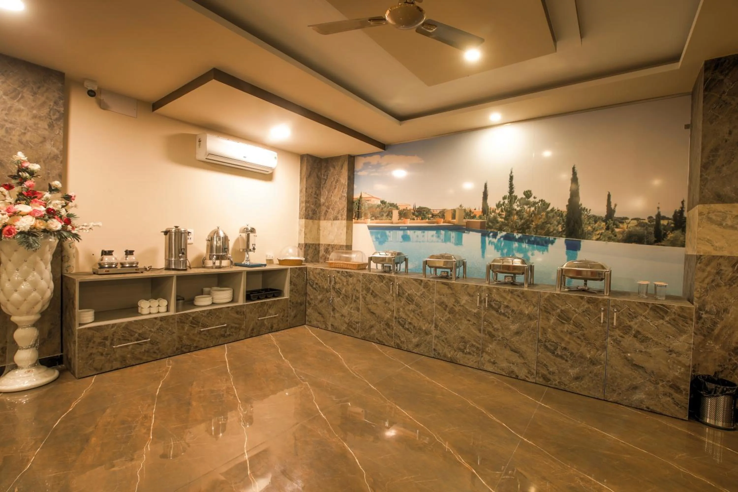 Restaurant/places to eat in Twin Towers