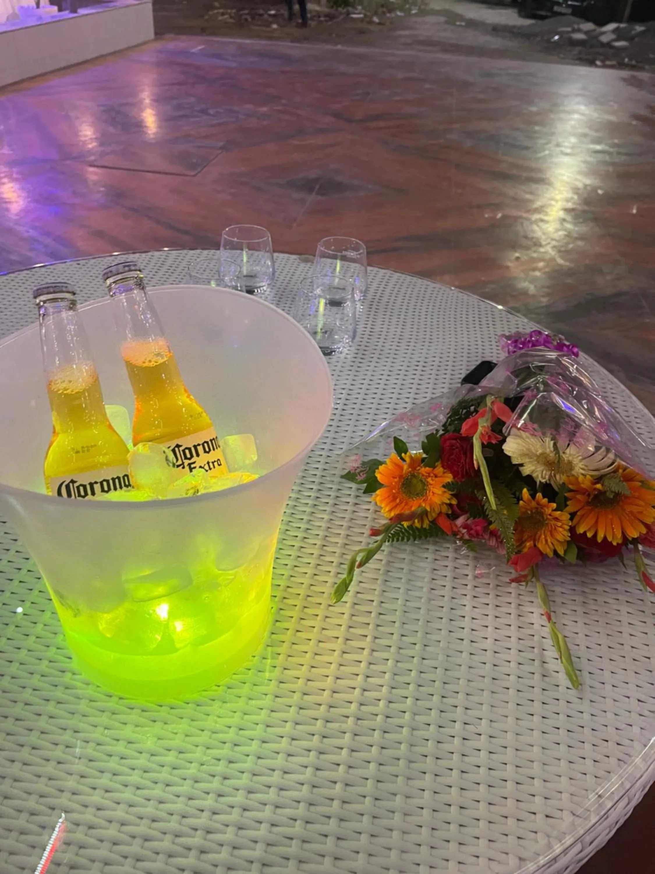 Restaurant/places to eat in Twin Towers