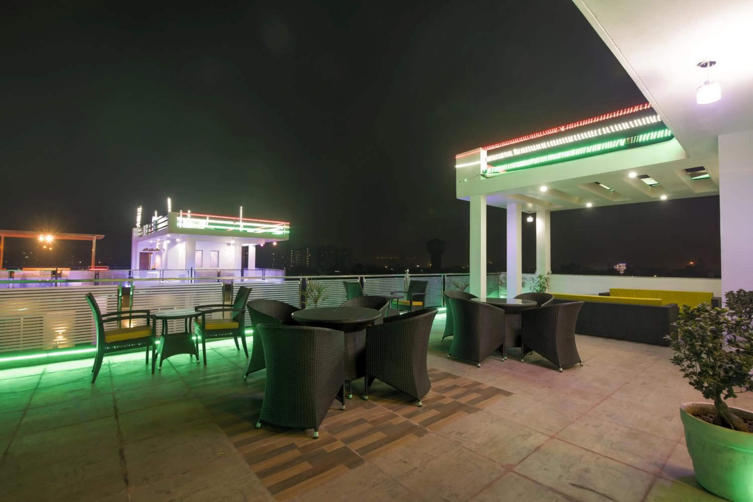 Nightclub / DJ in Twin Towers