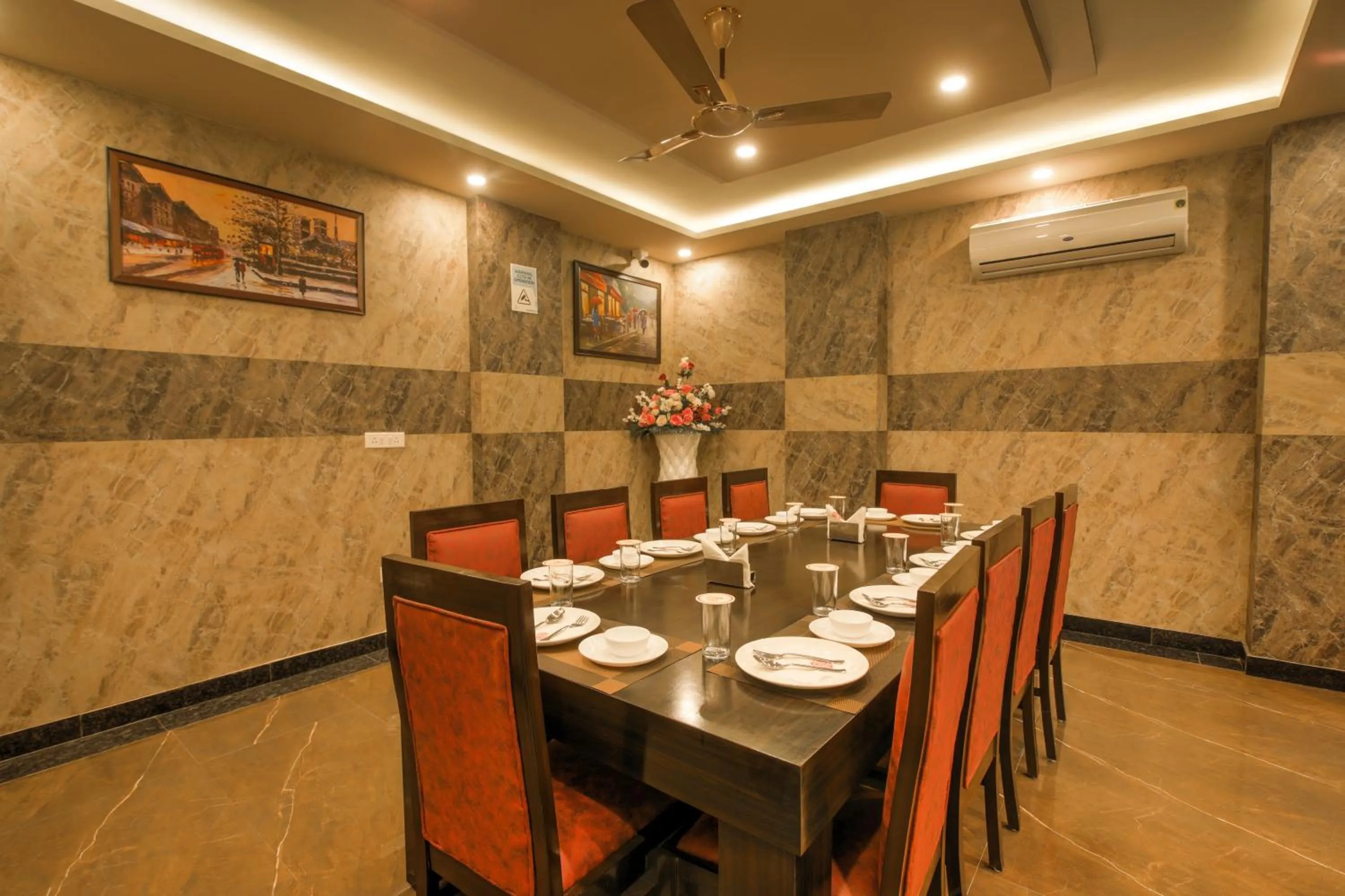 Restaurant/places to eat in Twin Towers