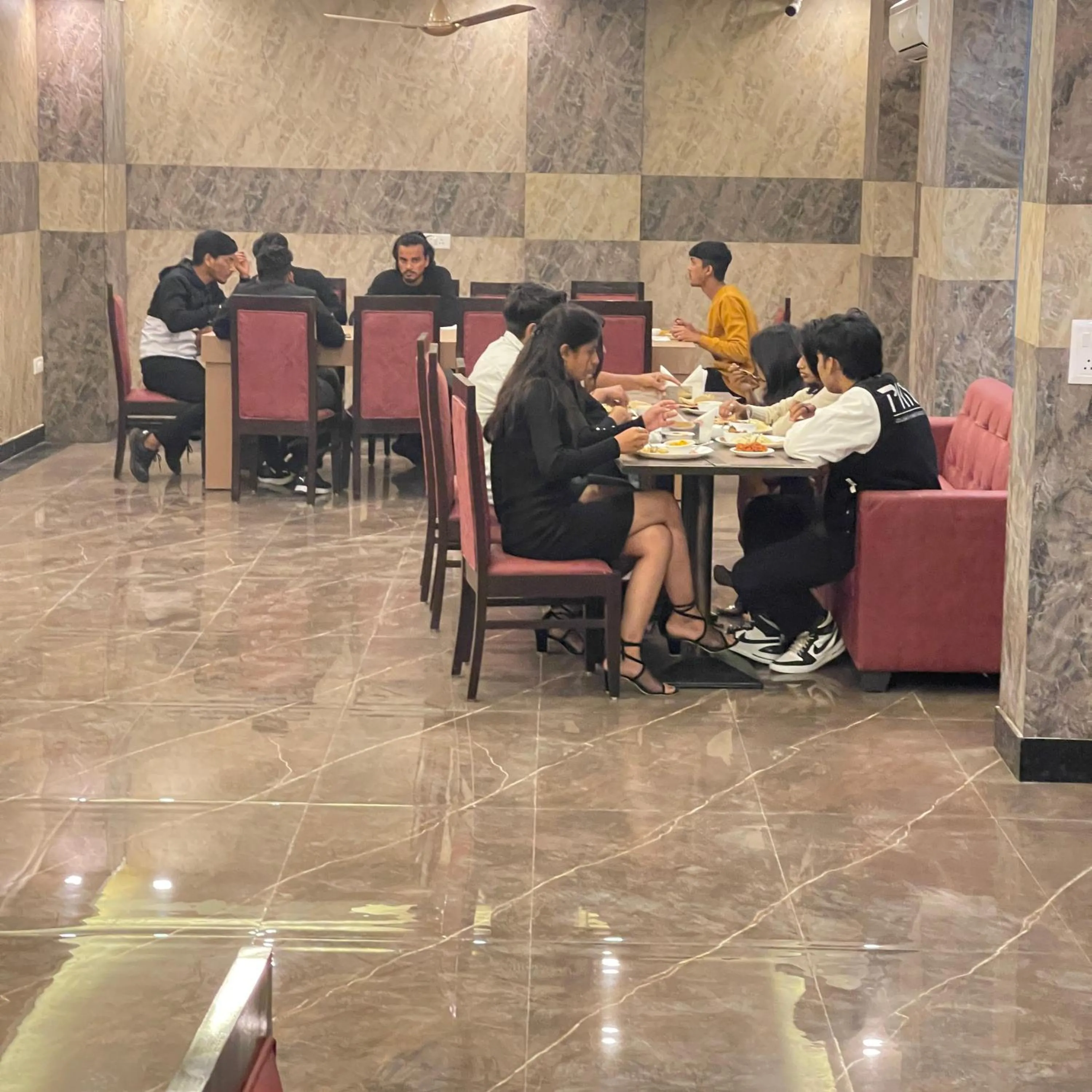 Restaurant/places to eat in Twin Towers