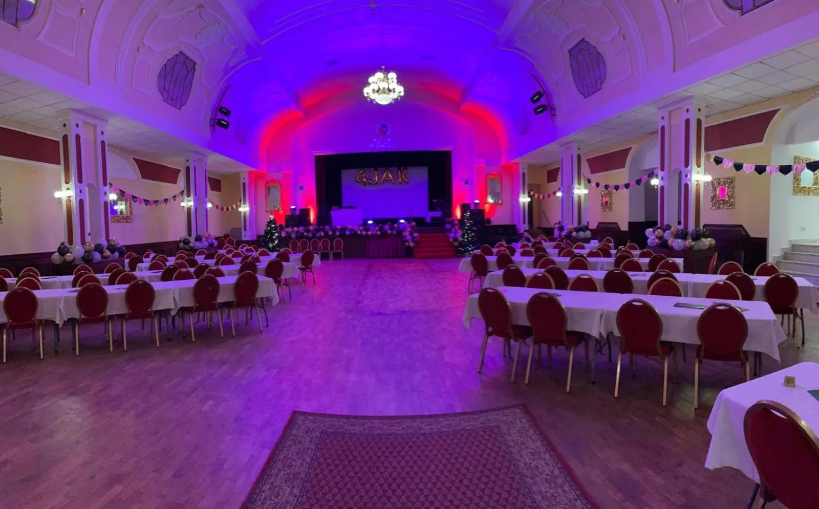 Evening entertainment in Hotel Continental