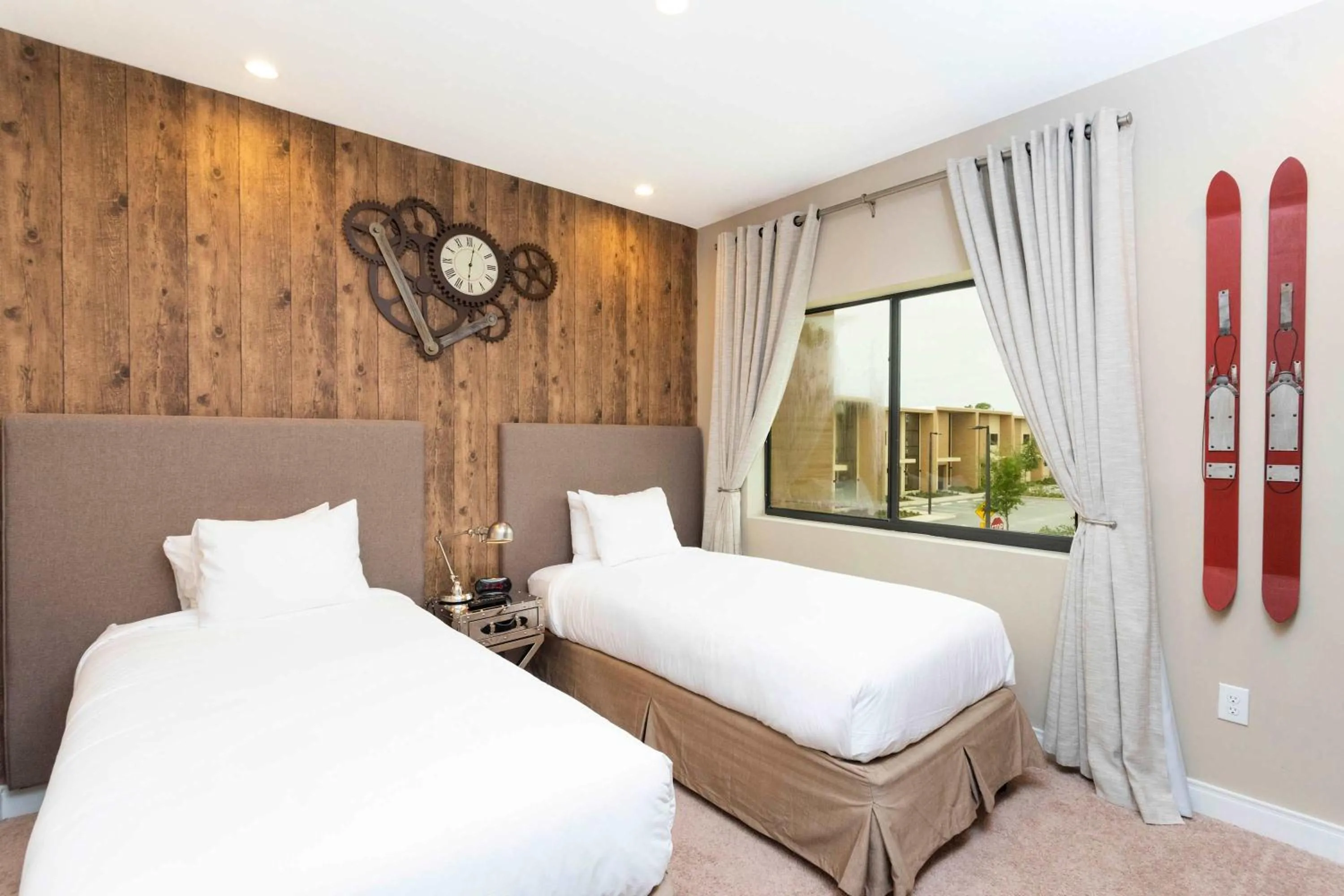 Bed in Gorgeous 4Bd Close to Disney @ Magic Village 7581