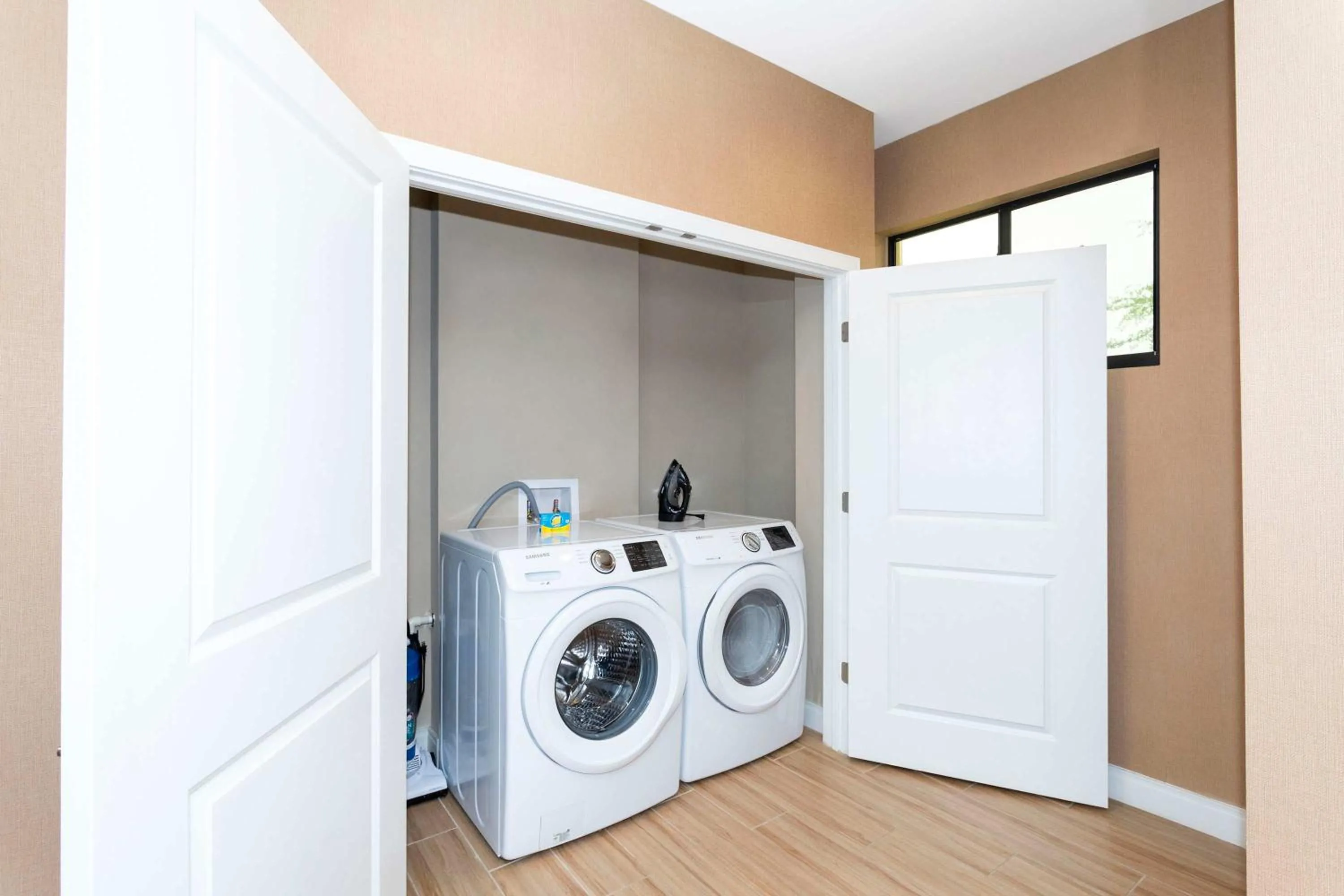 Gorgeous 4Bd Close to Disney @ Magic Village 7581