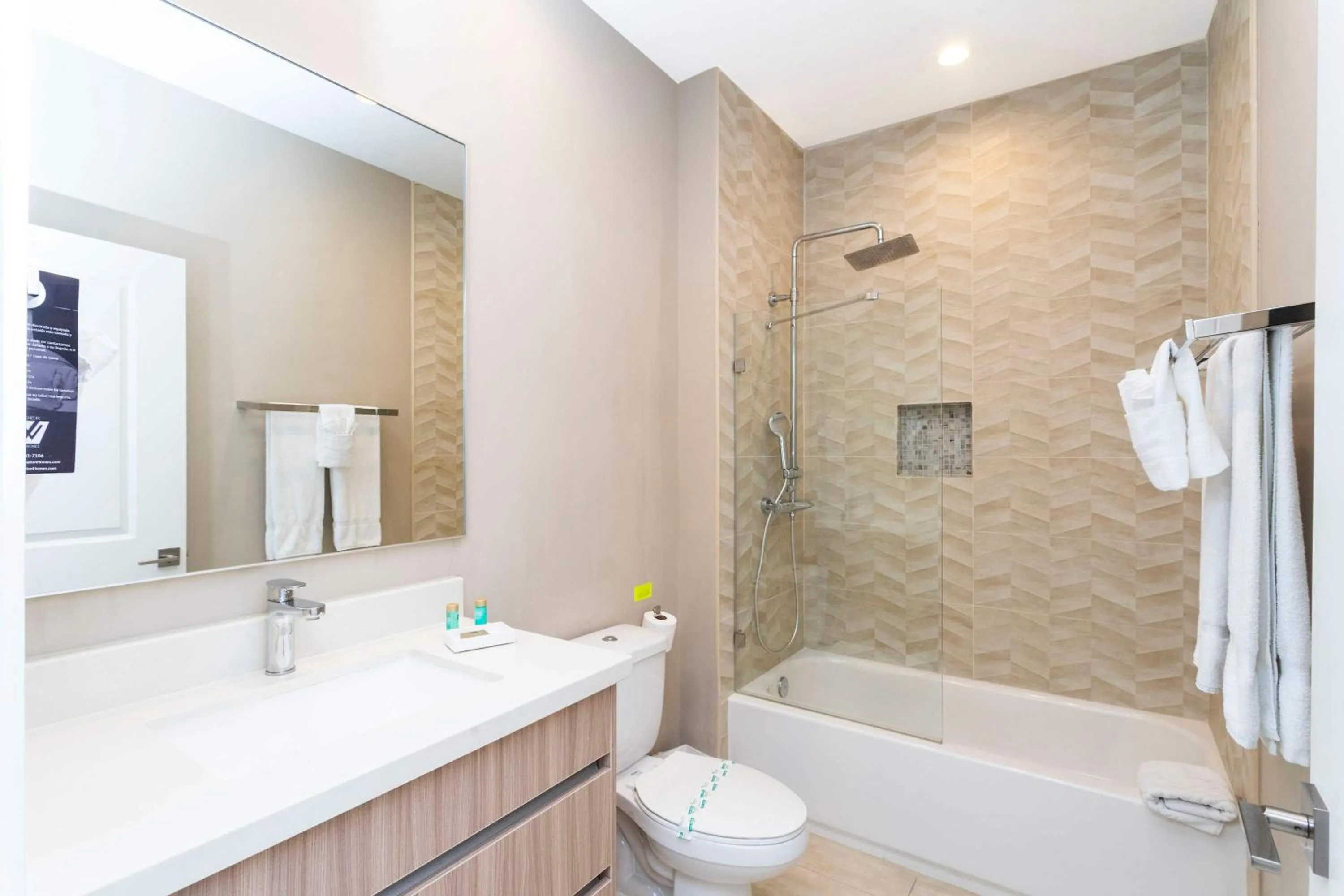 Gorgeous 4Bd Close to Disney @ Magic Village 7581