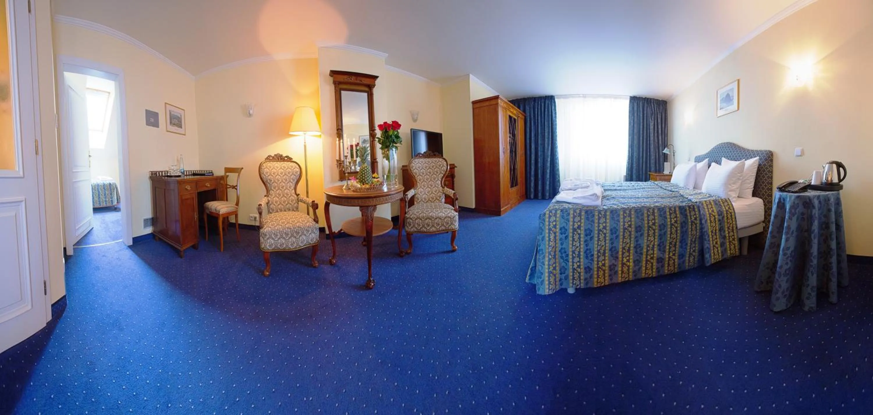 TV and multimedia, Bed in Hotel Tyl