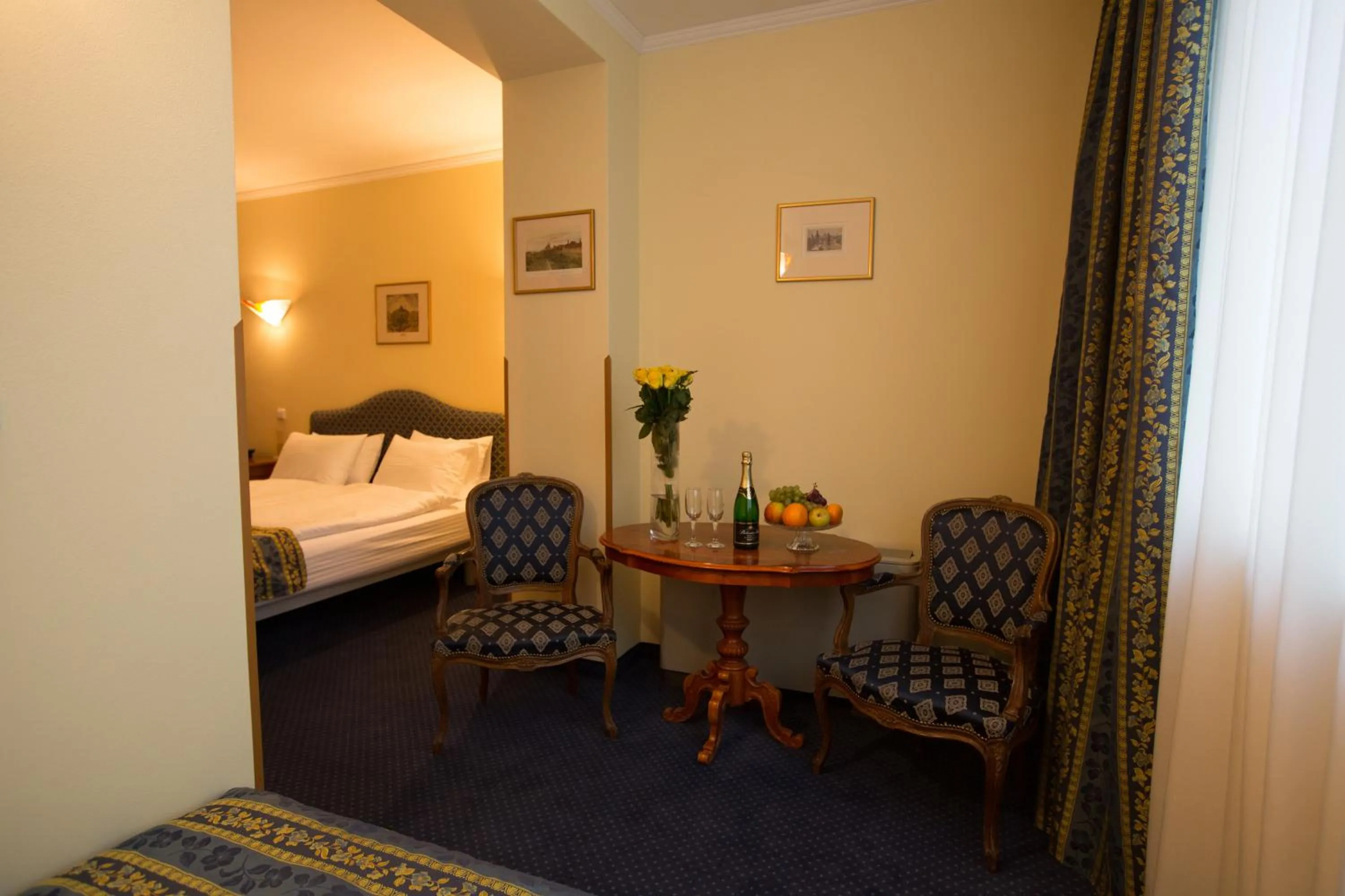 Coffee/tea facilities, Bed in Hotel Tyl