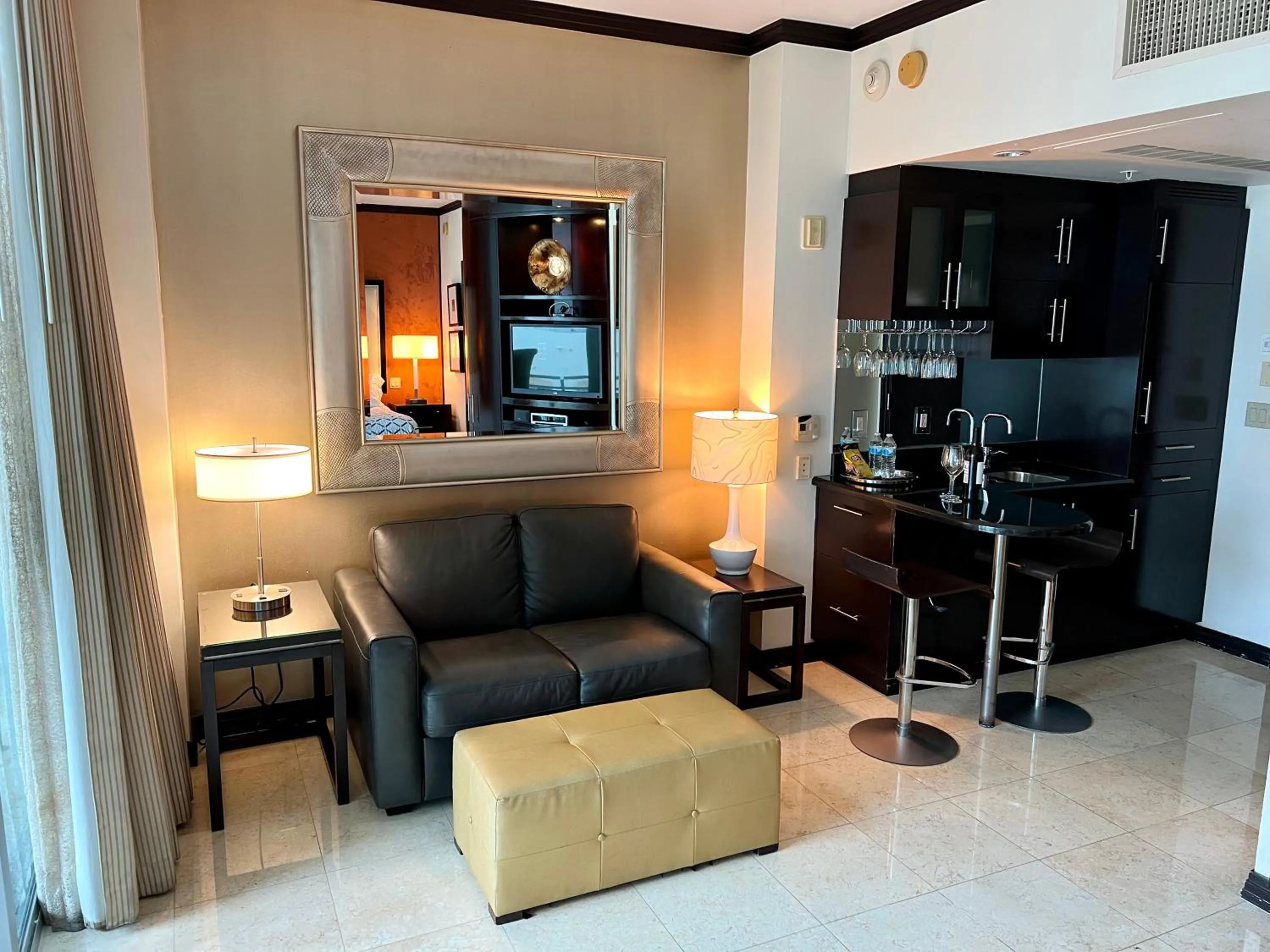 Kitchen or kitchenette in Boutique Suites 3 min walk to beach