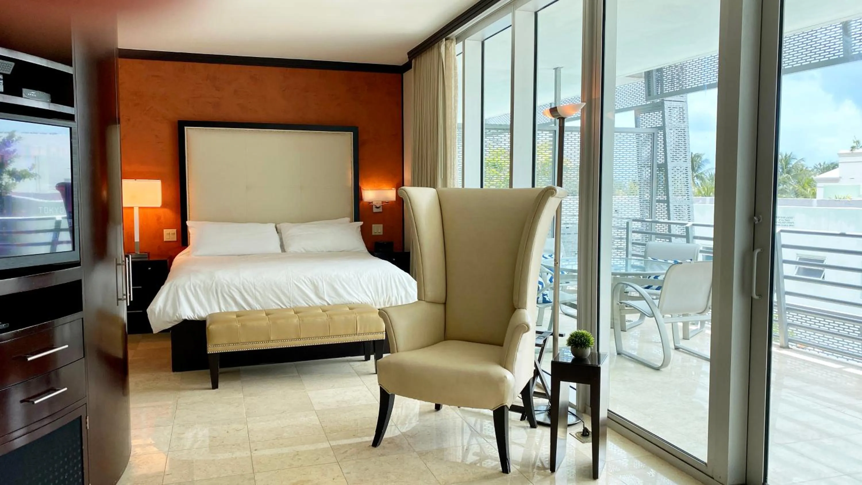 Balcony/Terrace, Bed in Boutique Suites 3 min walk to beach