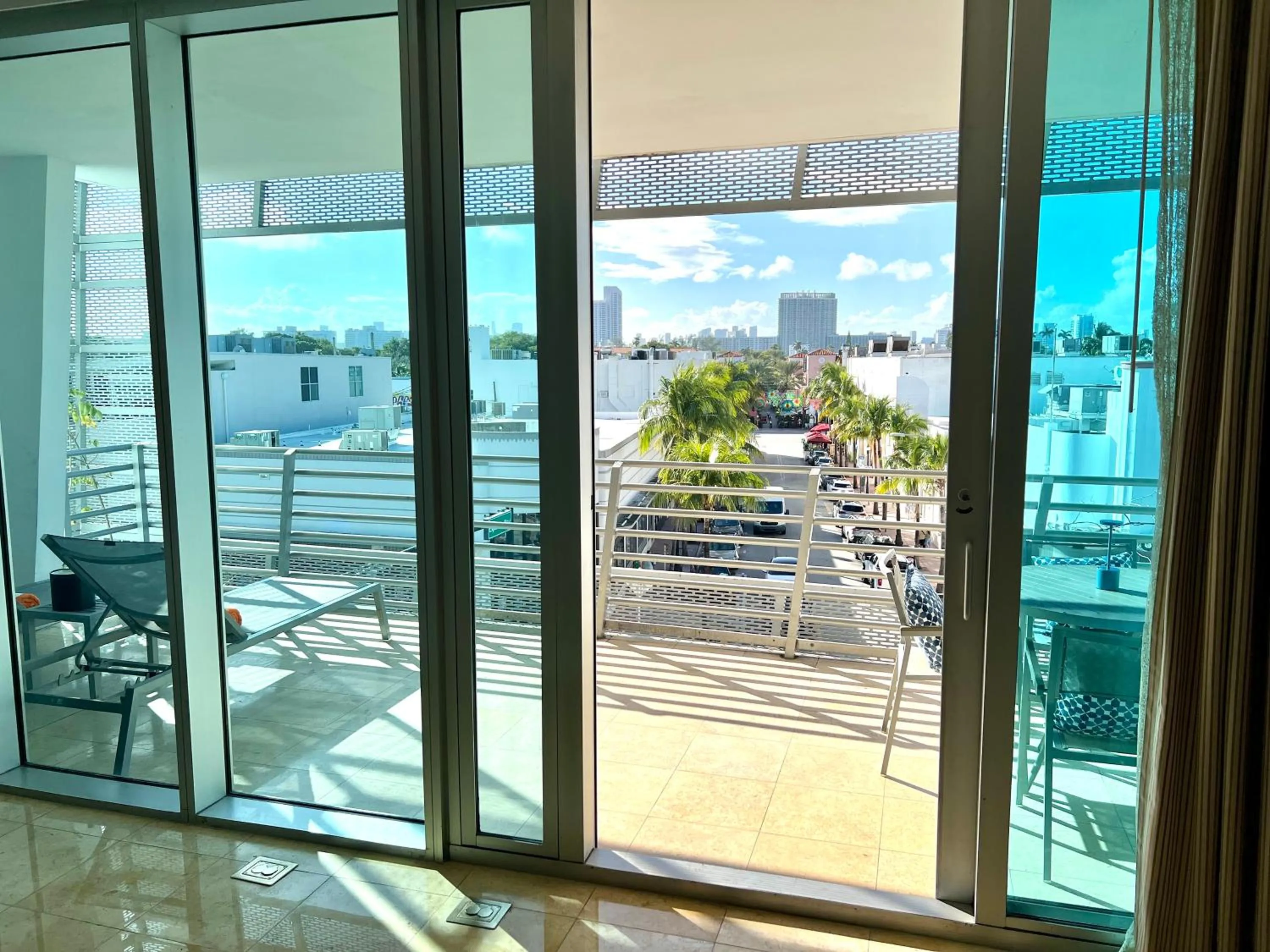 Day in Boutique Suites 3 min walk to beach