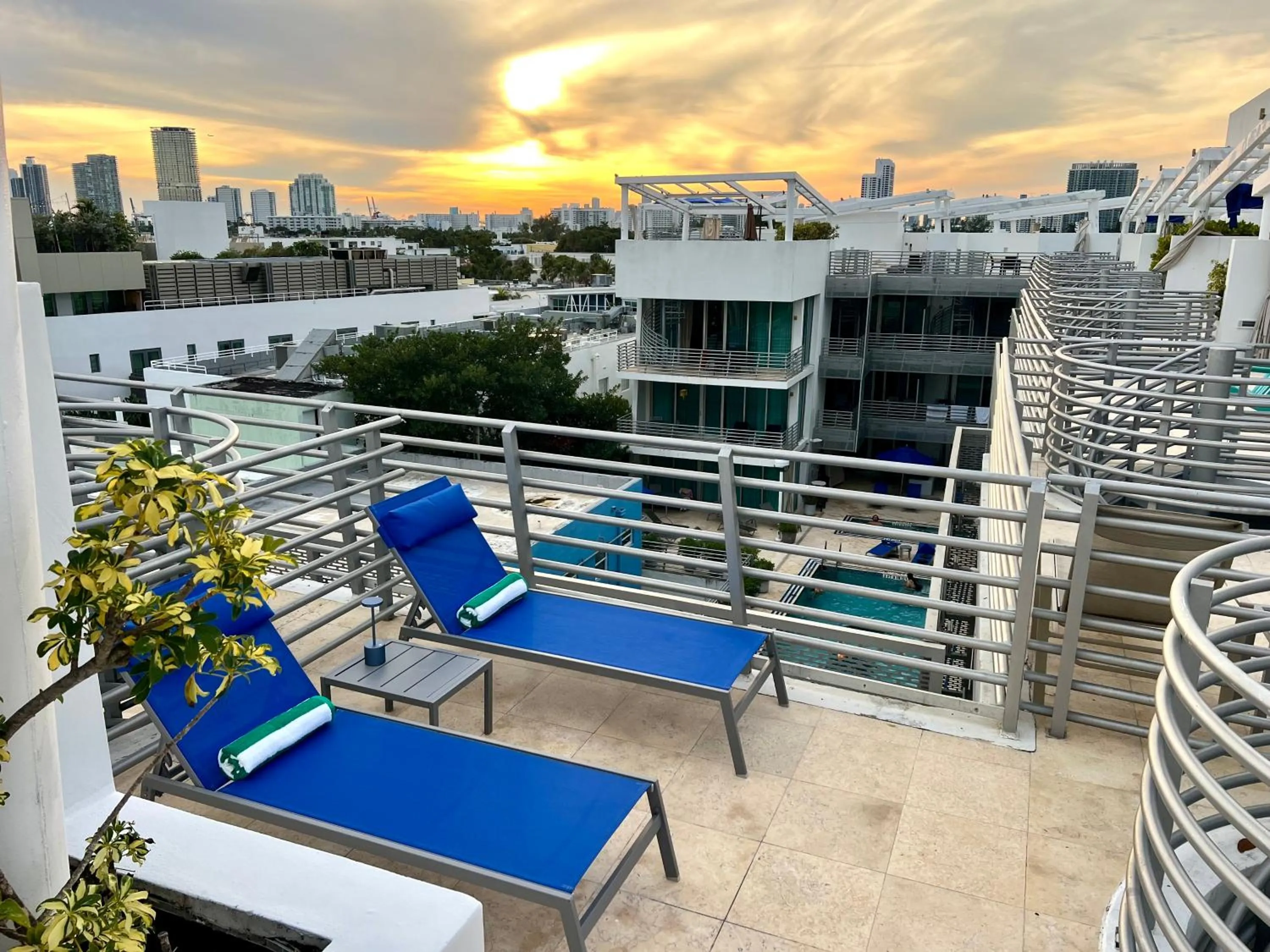 Day in Boutique Suites 3 min walk to beach